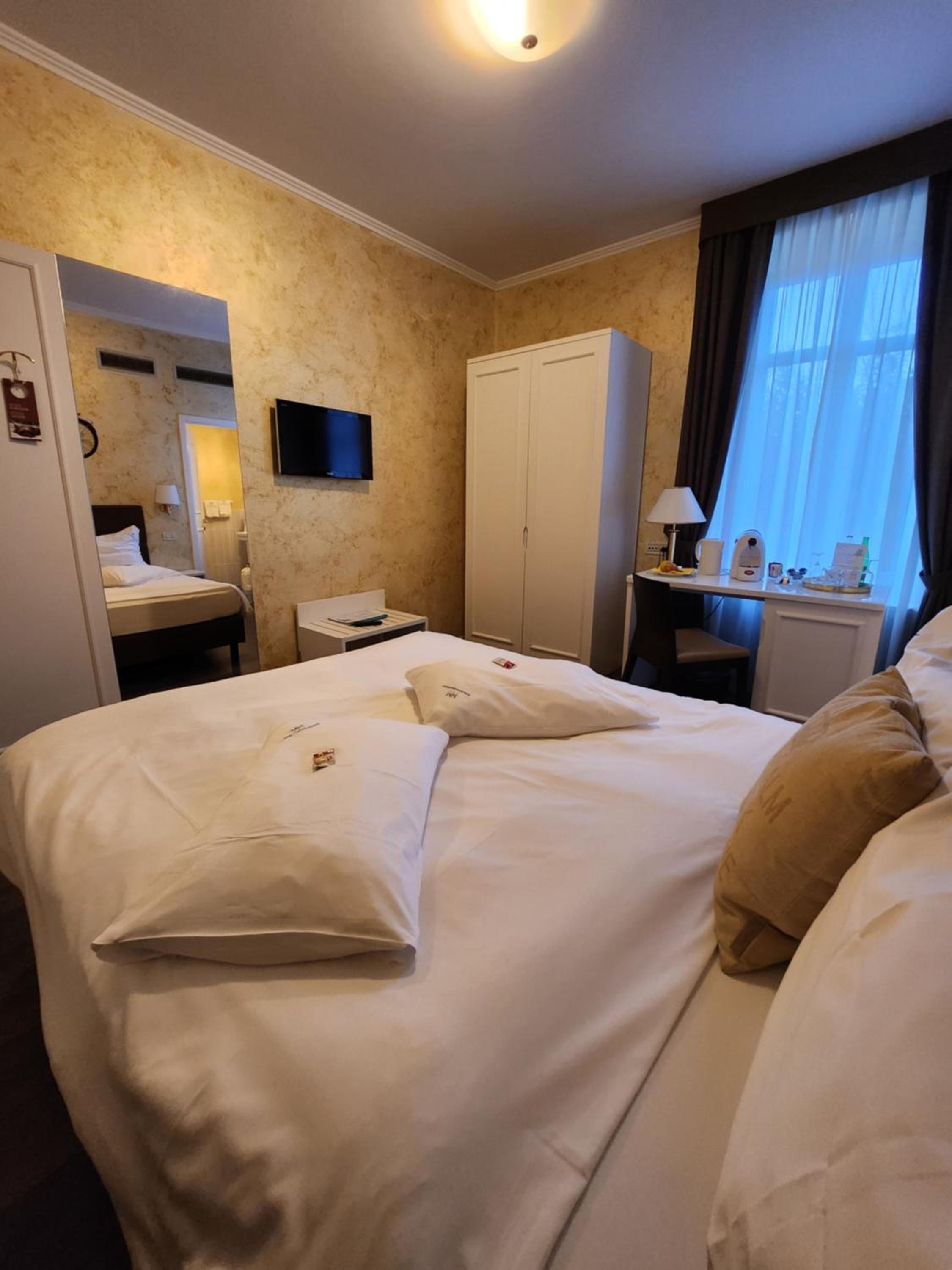 Standard Double Room - Photo 2