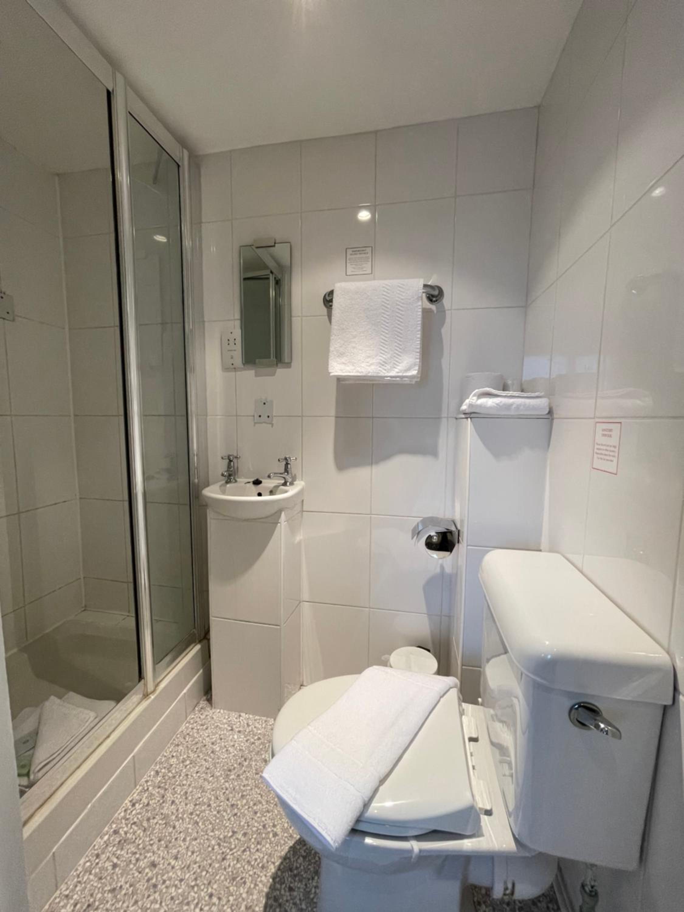 Small Double Room - Photo 11