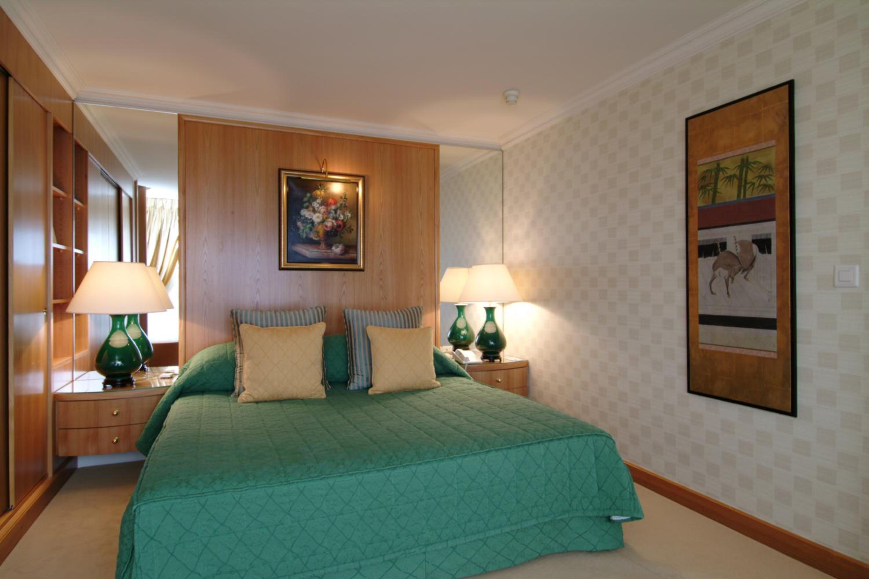 Presidential Suite with Lake View and Terrace