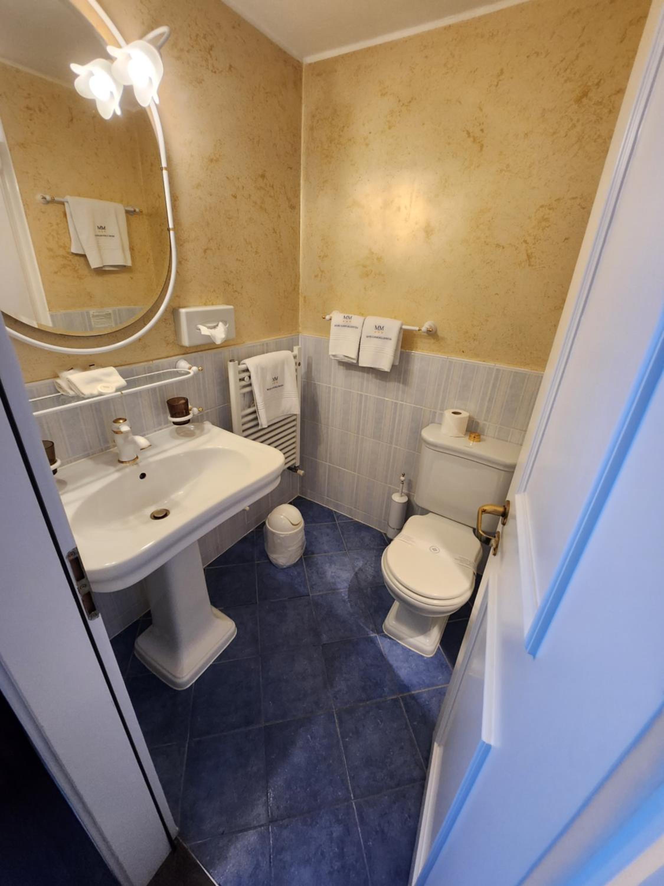 Standard Double Room - Photo 3