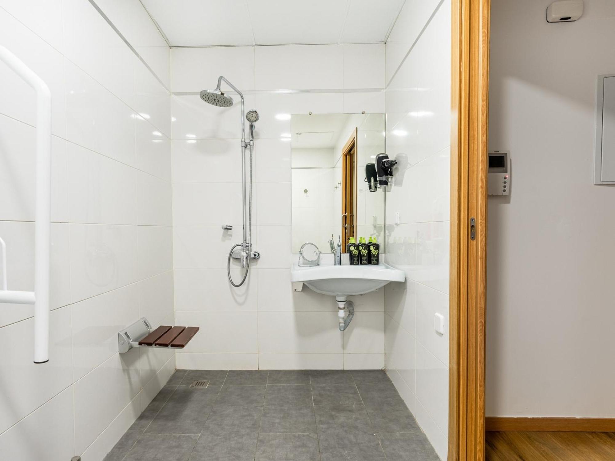 Studio Apartment (Ground Floor) - disability access thumbnail 5