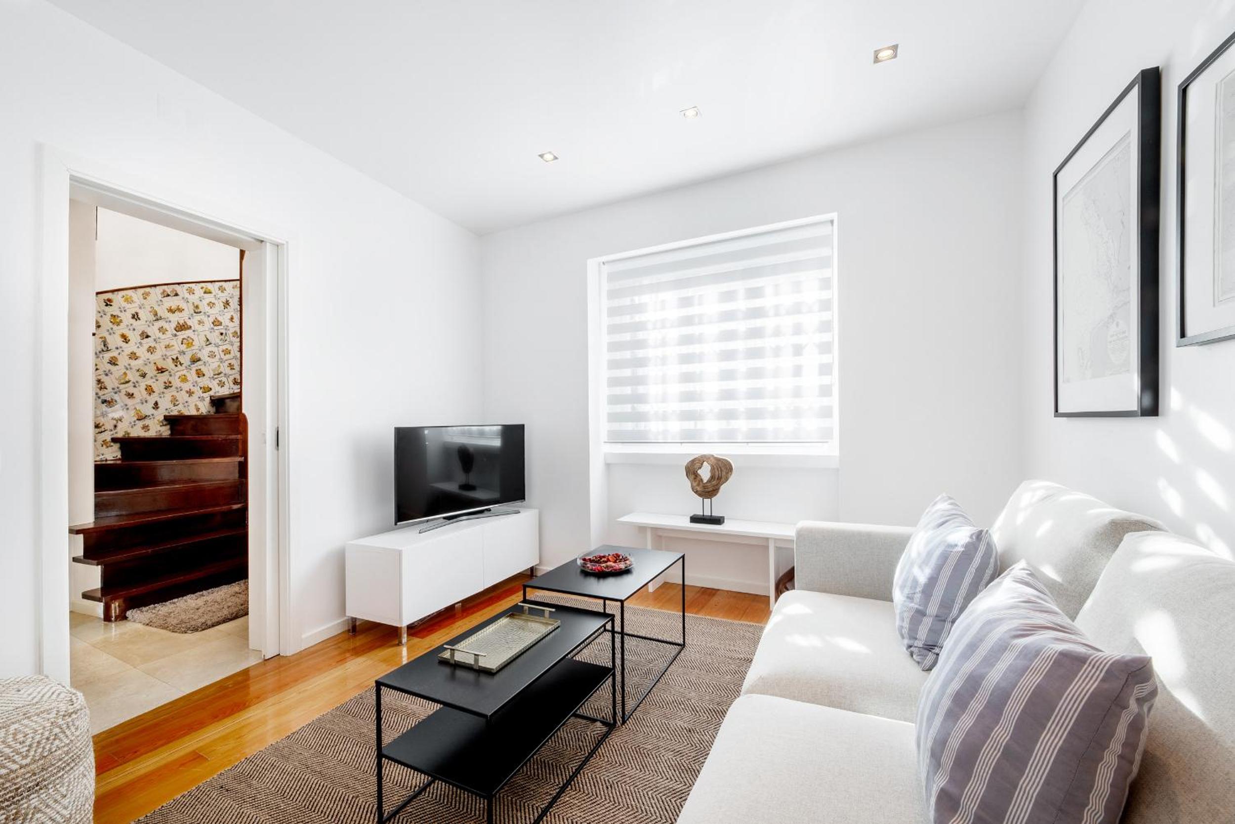 Two-Bedroom Townhouse - Photo 2