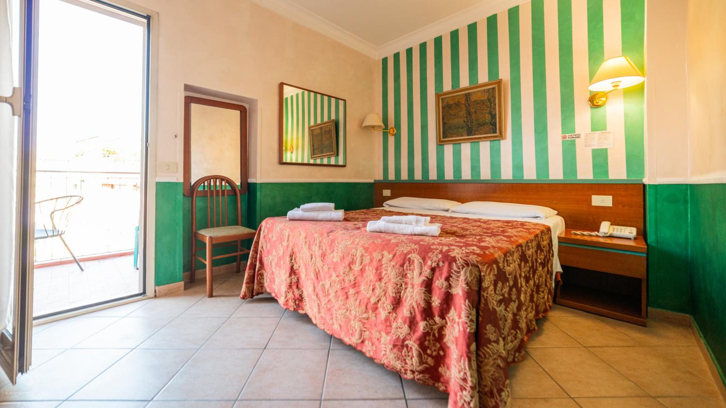 Deluxe Double or Twin Room with Balcony photo 2