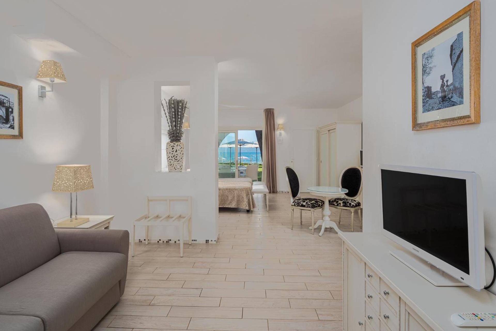 Sand Suite with Sea View - Beach Sunbeds photo 3