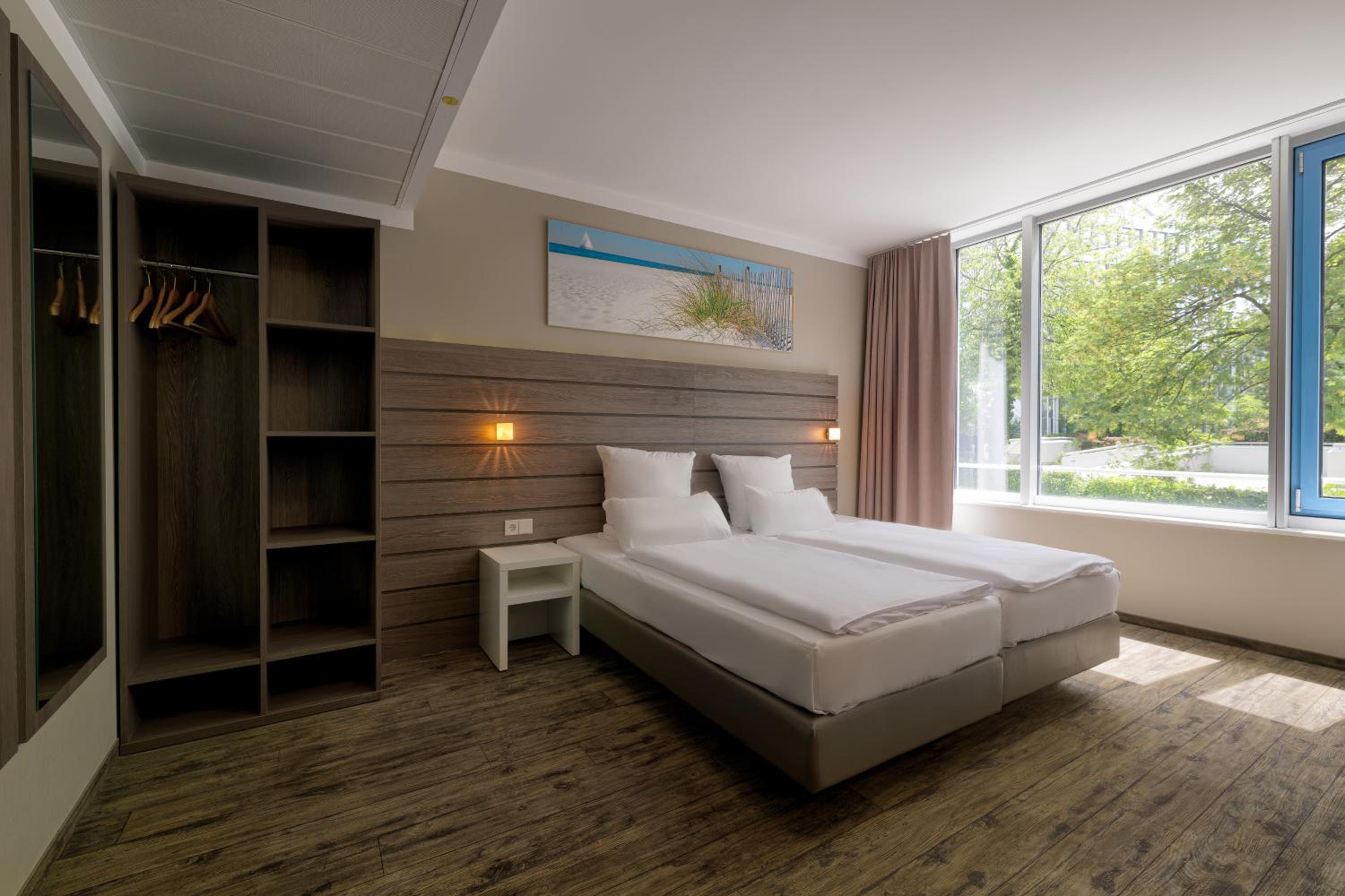 Standard Queen Room photo 2