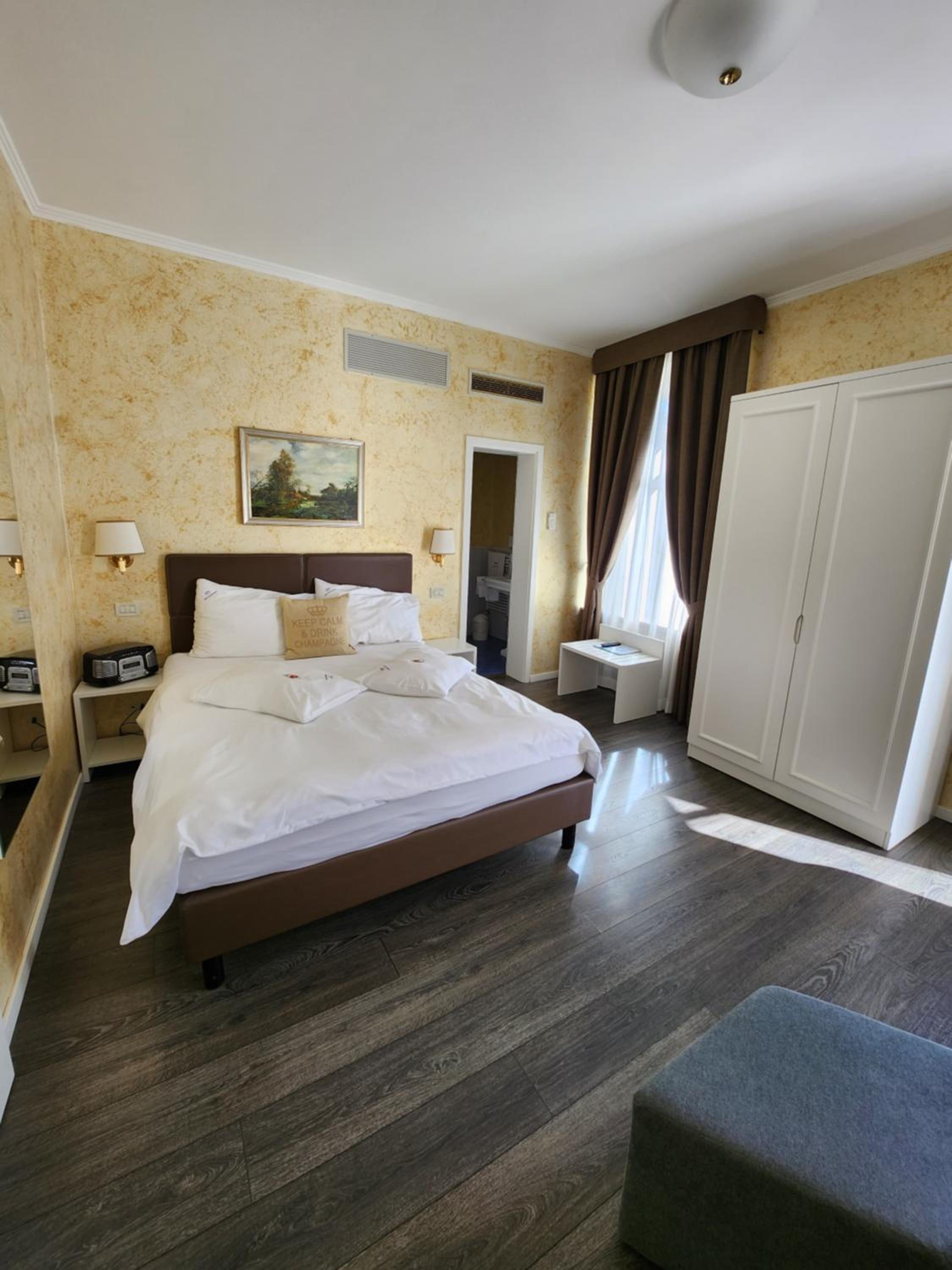 Superior Double Room With Balcony and Partial Lake View - Photo 6