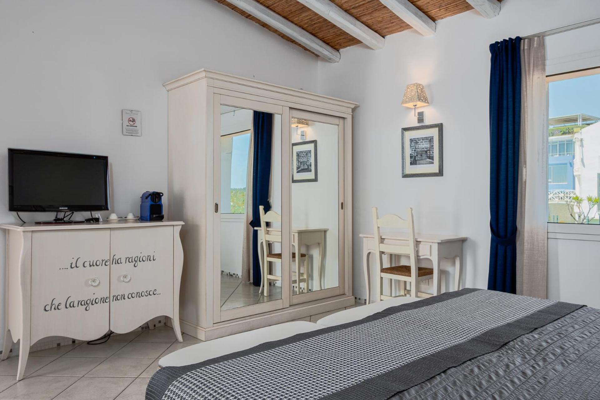 Romantic Suite - Beach Sunbeds photo 3