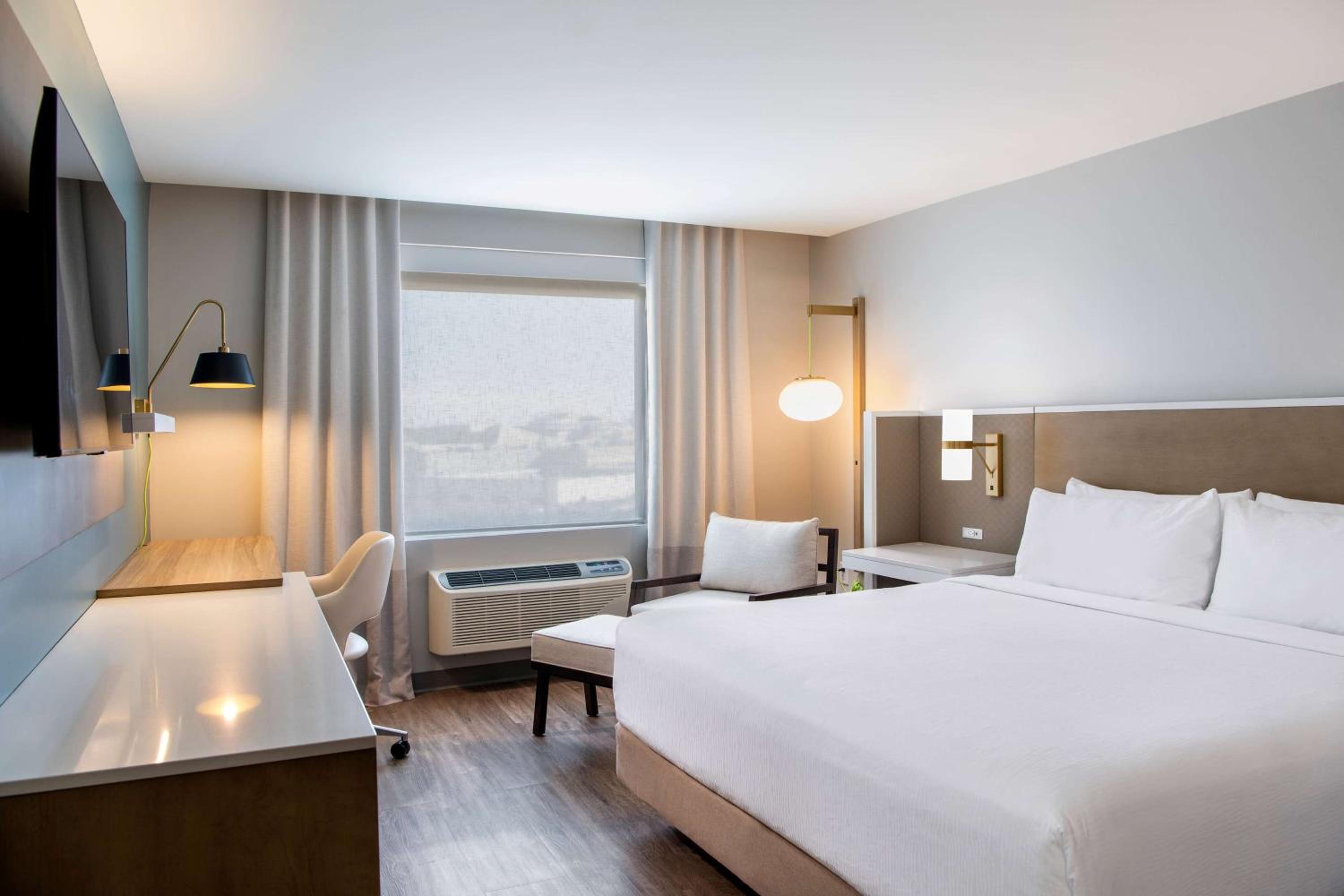 1 King Bed, Hearing Accessible Room, Non-Smoking - Photo 3