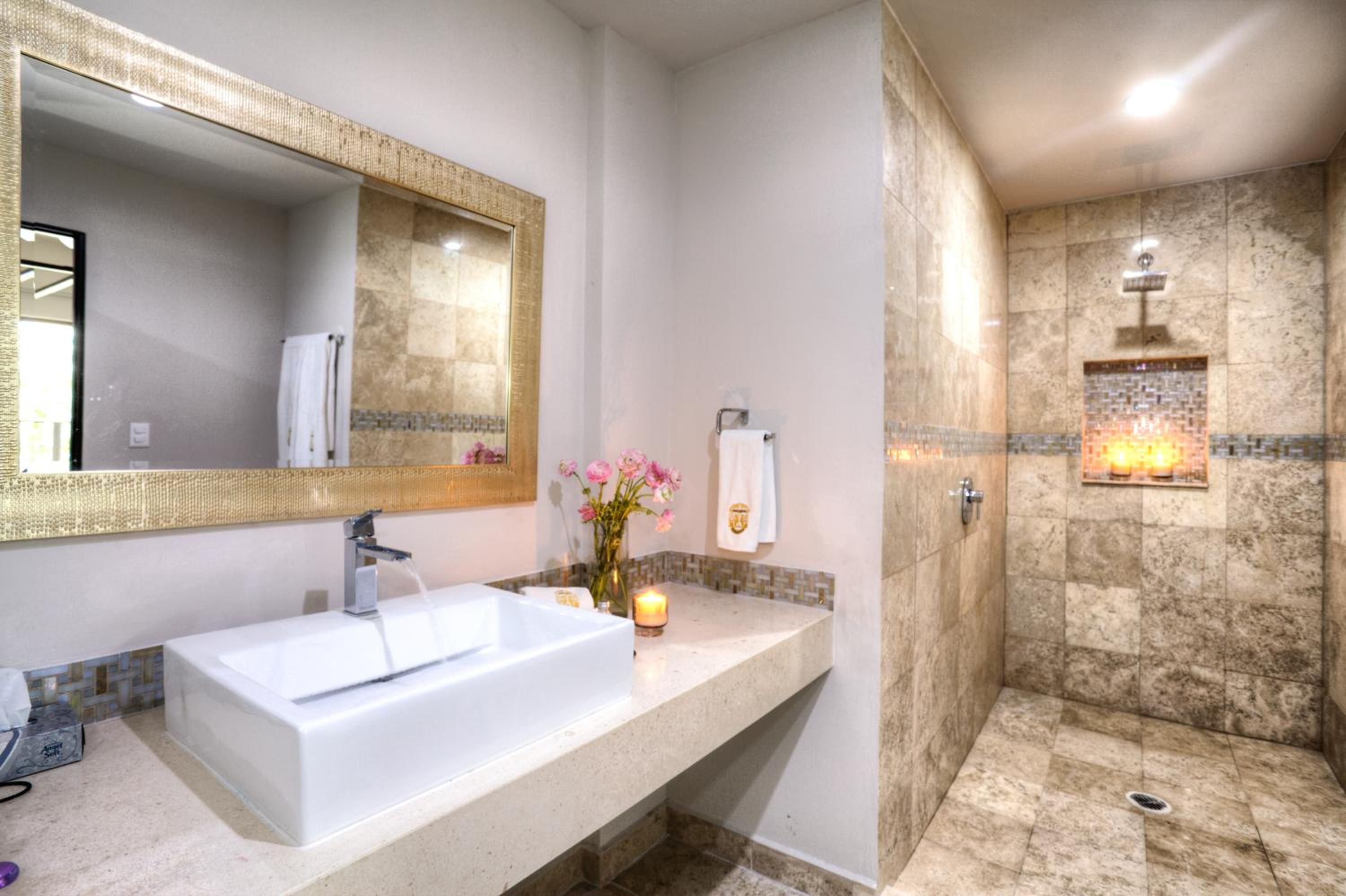 Three-Bedroom Suite with Private Pool - Photo 11