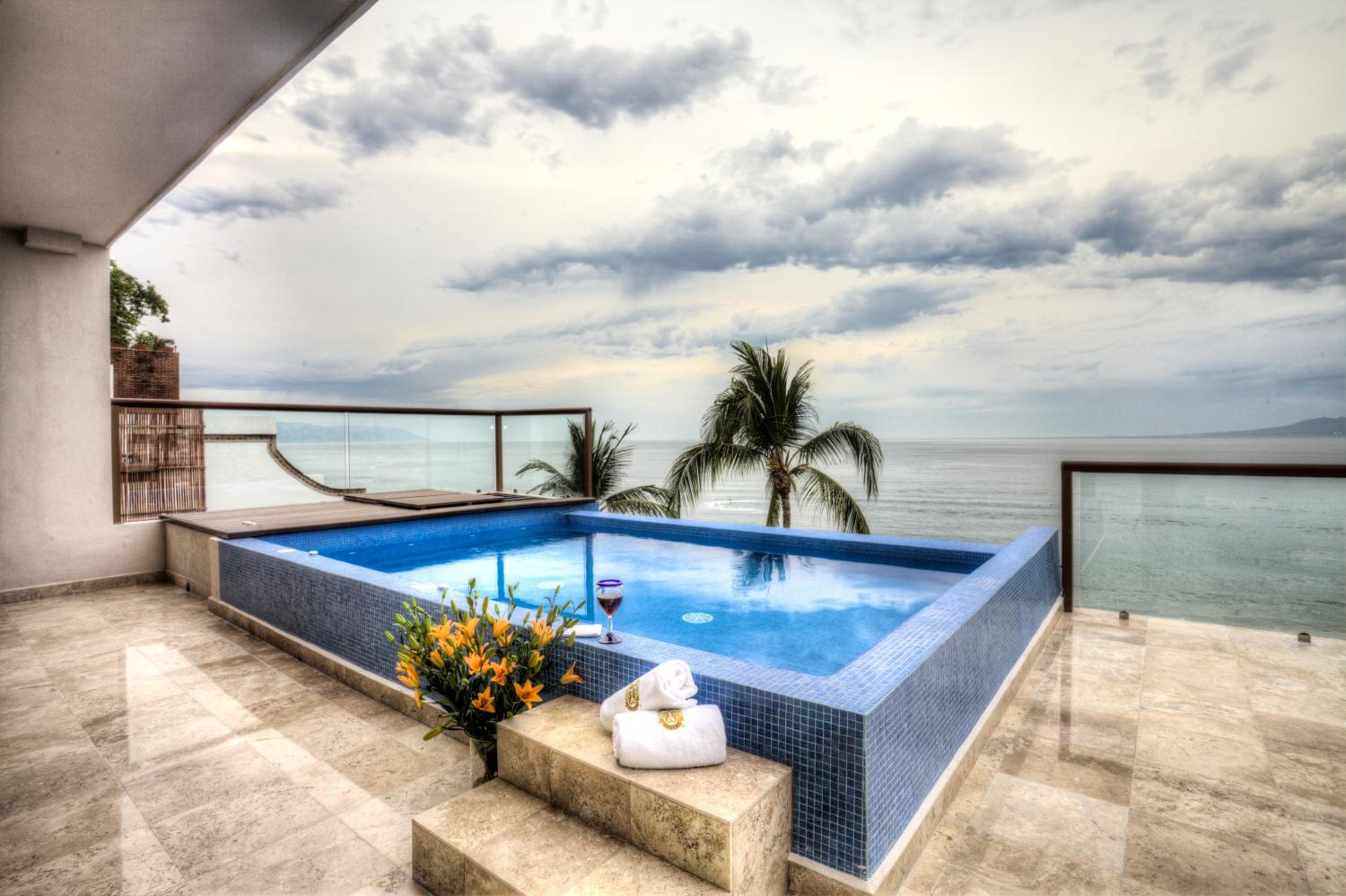 Three-Bedroom Suite with Private Pool - Photo 10