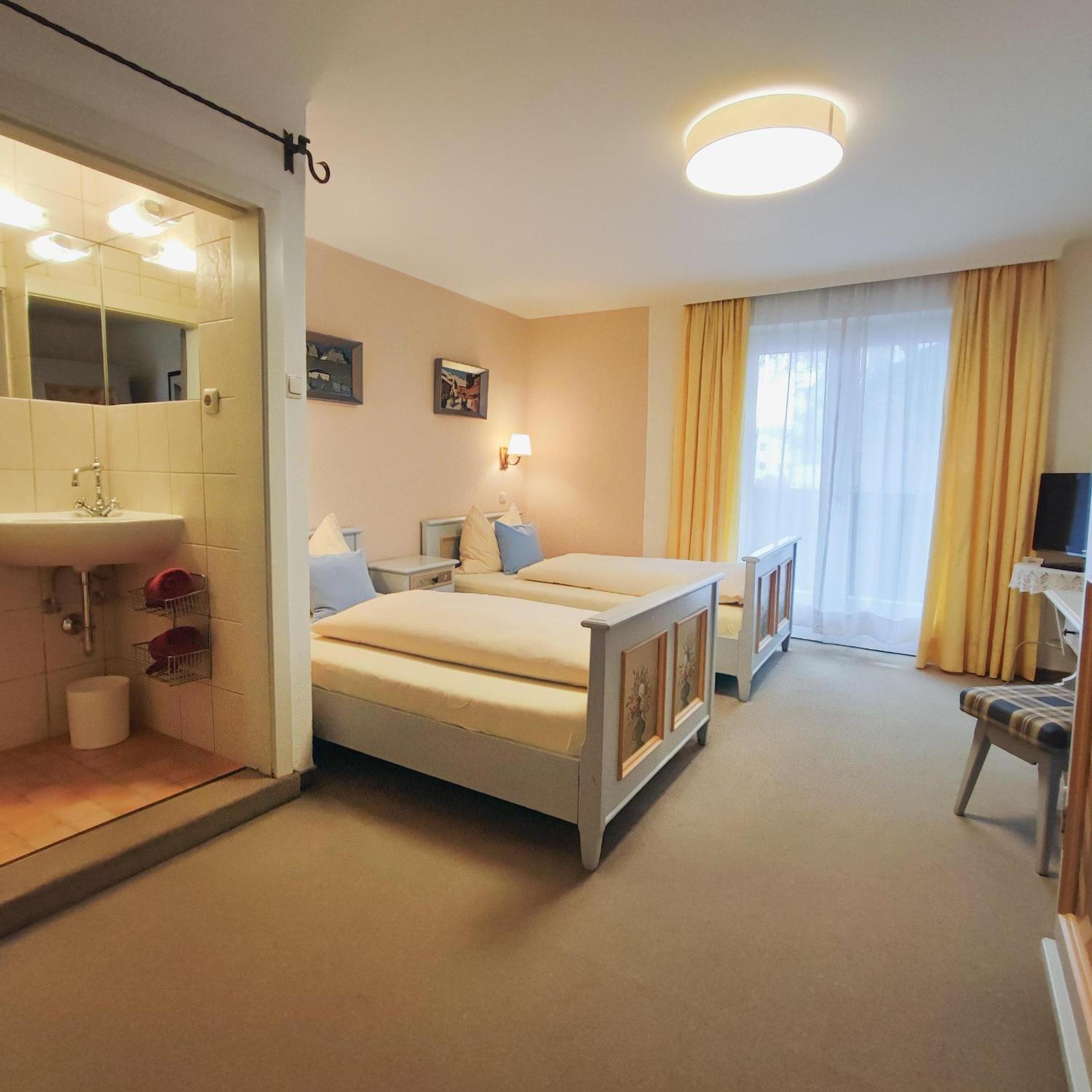 Double or Twin Room with Bath photo 2
