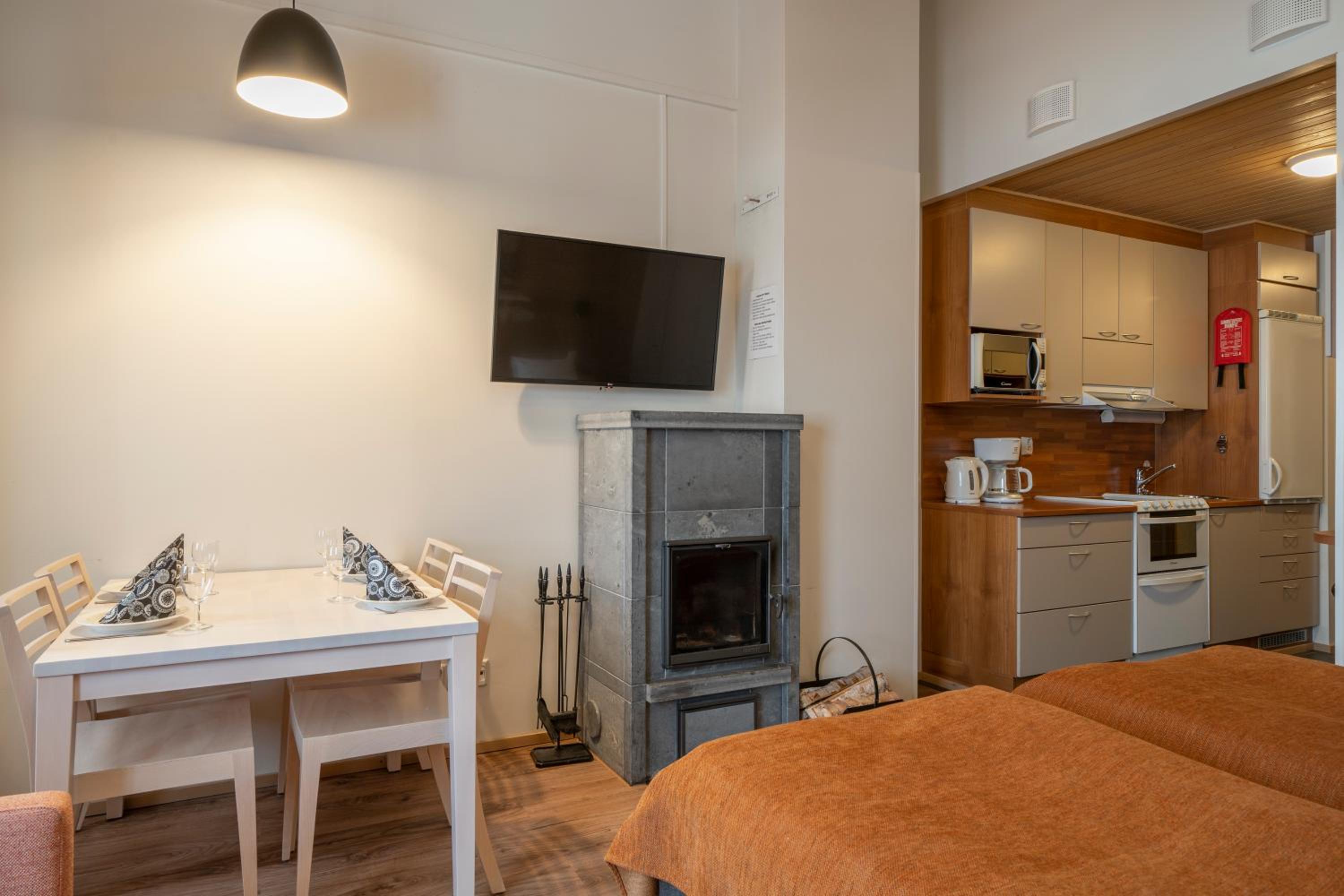 Studio Apartment - Photo 8