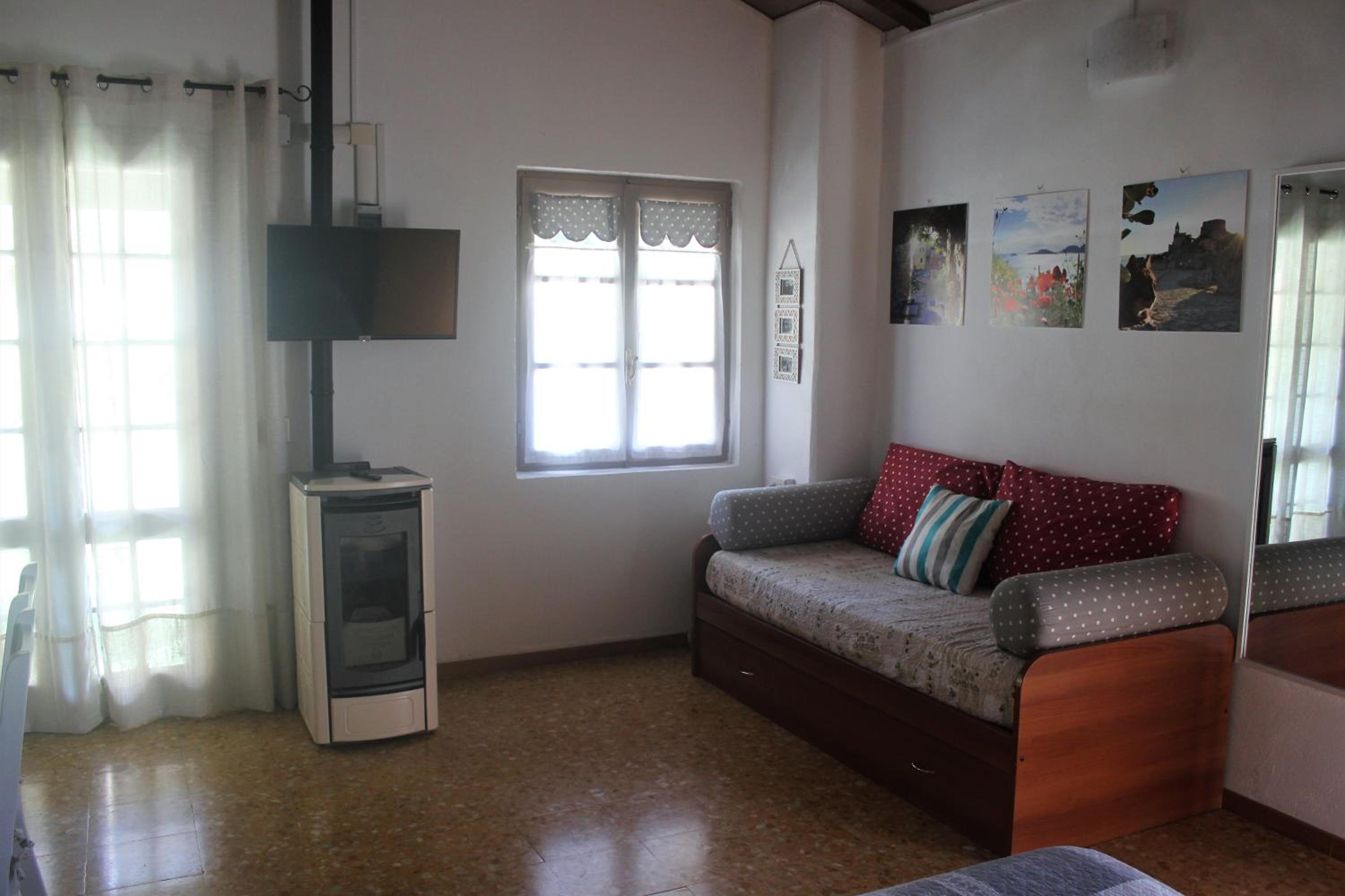 One-Bedroom House - Photo 10