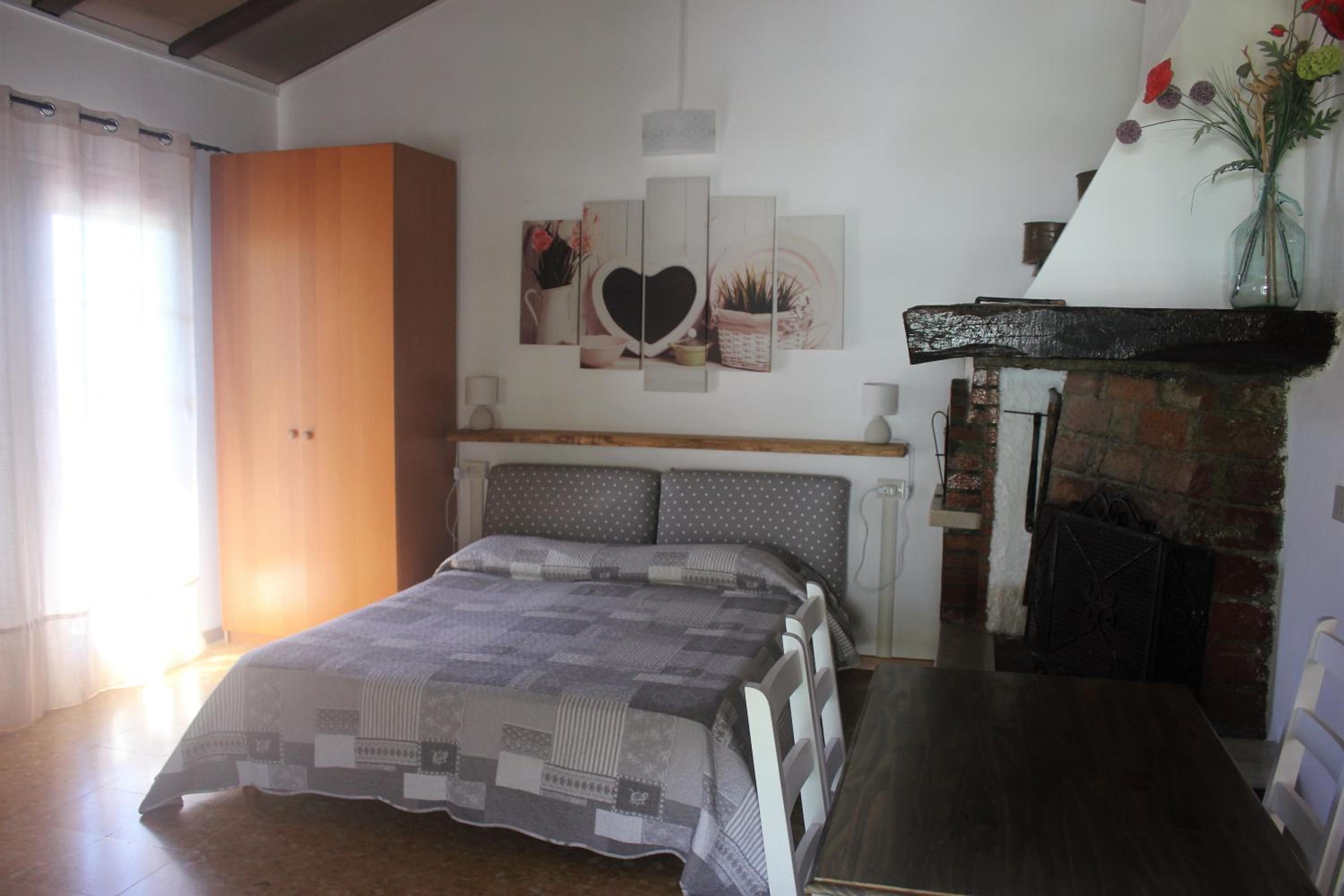 One-Bedroom House - Photo 9