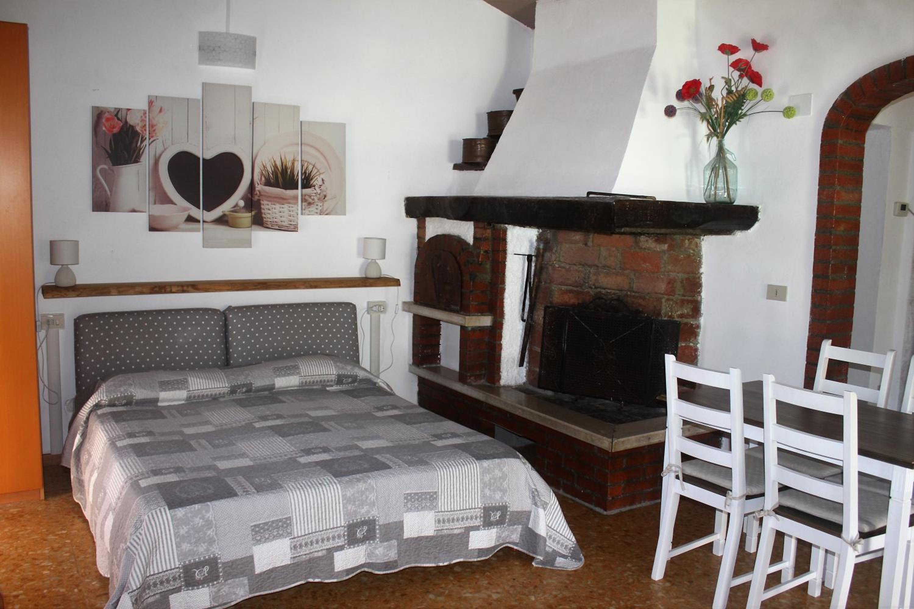 One-Bedroom House - Photo 6