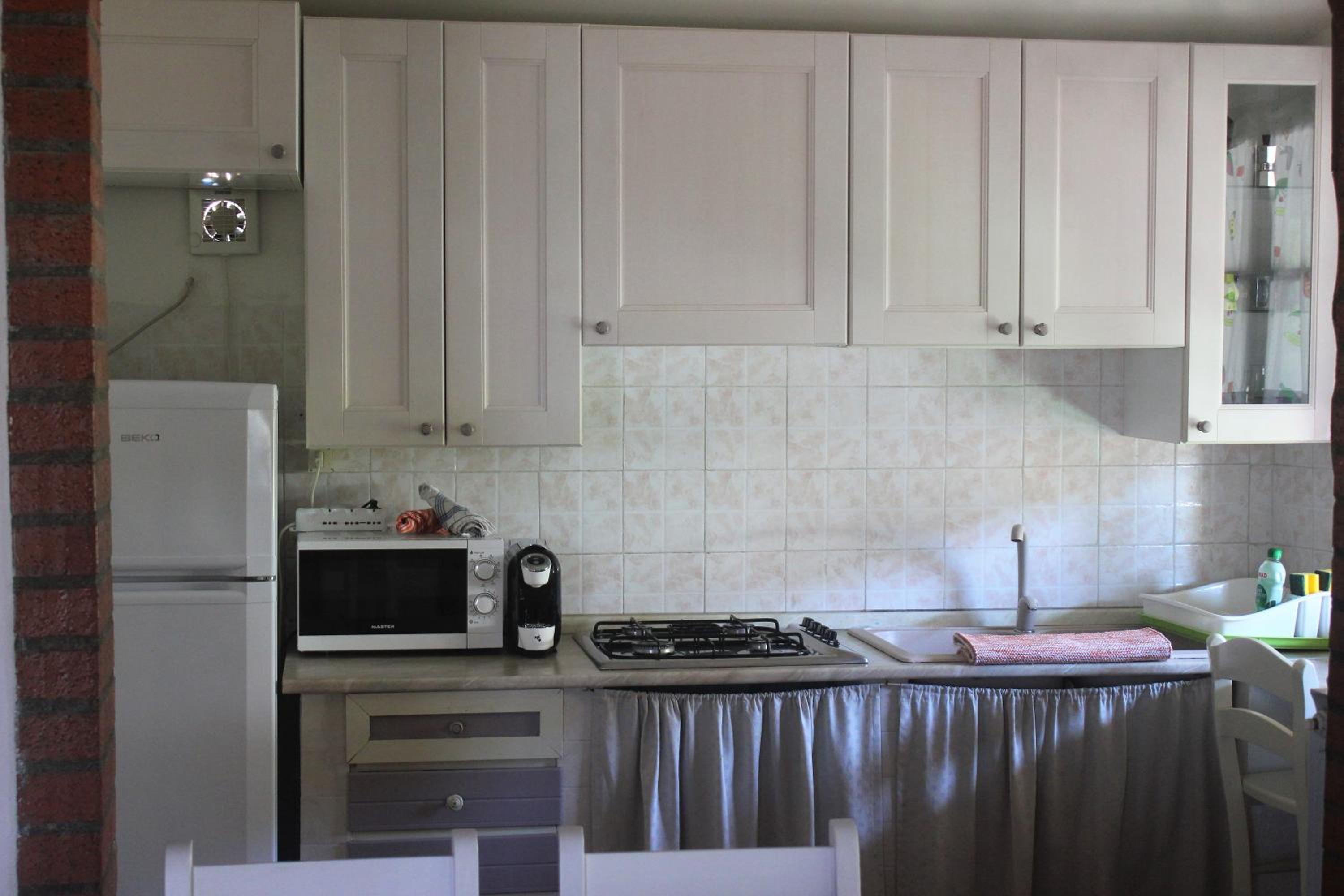One-Bedroom House - Photo 2