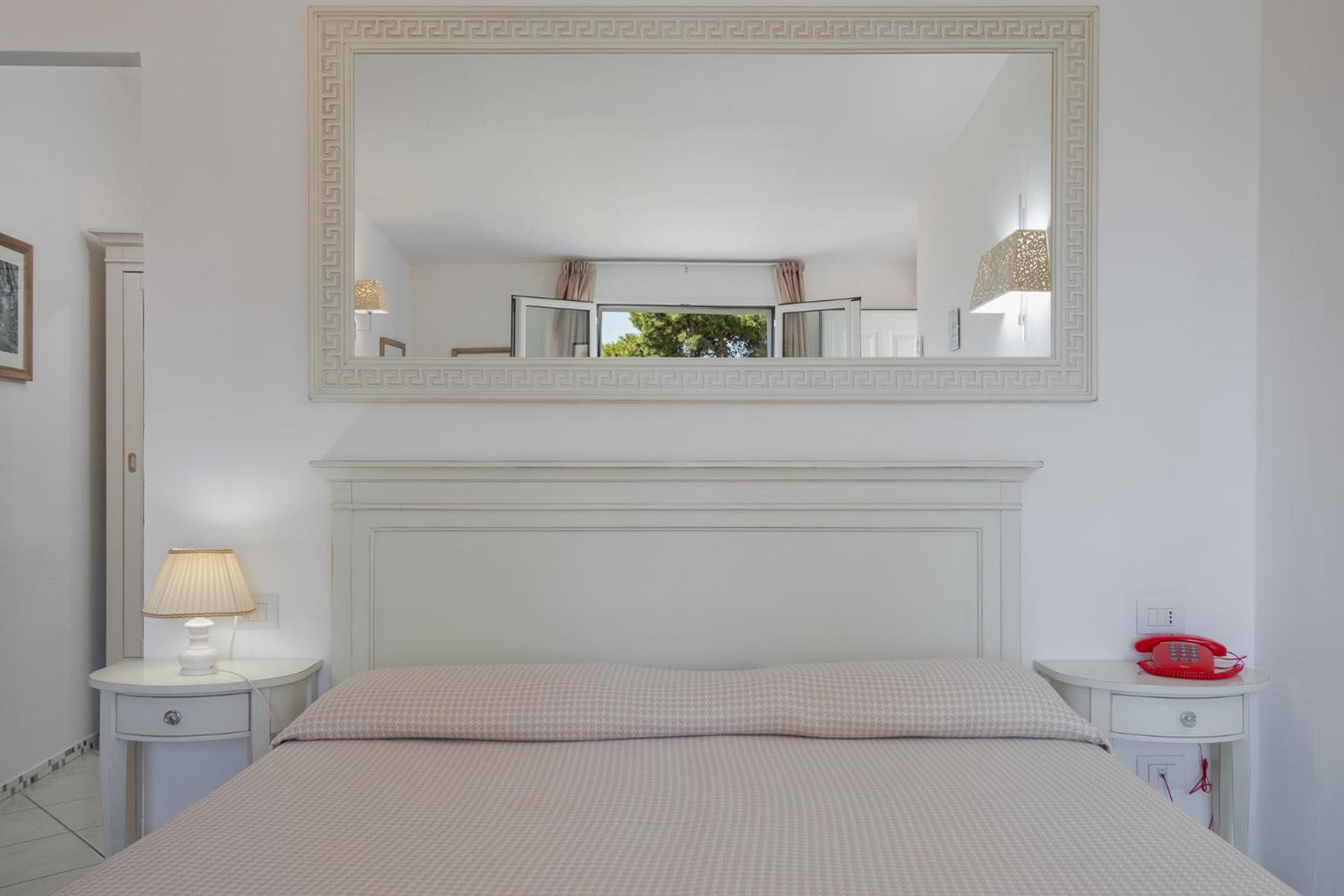 Deluxe Double or Twin Room with Sea View - Garden Sunbeds - Photo 2