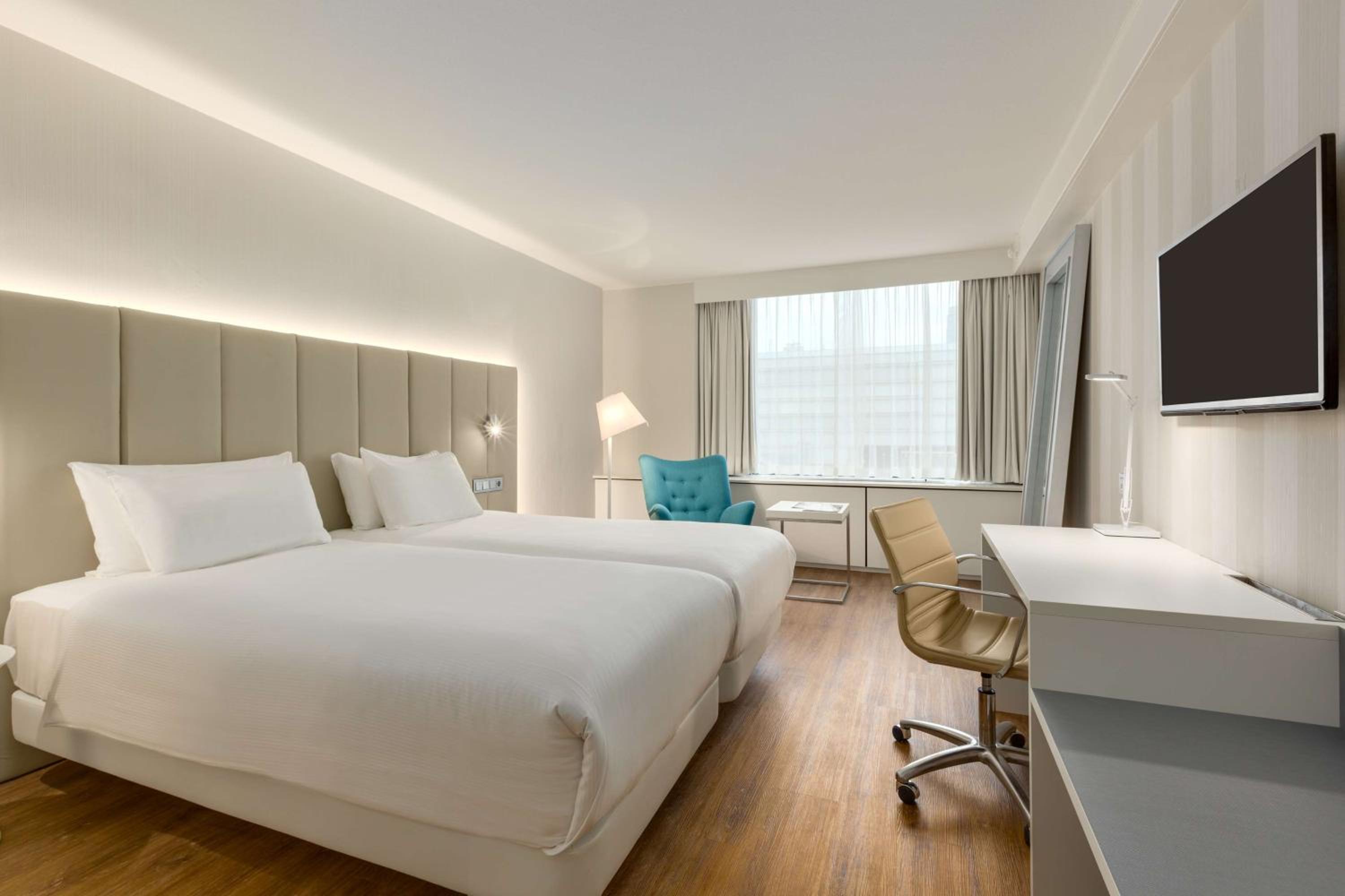 Standard Twin Room - Photo 4
