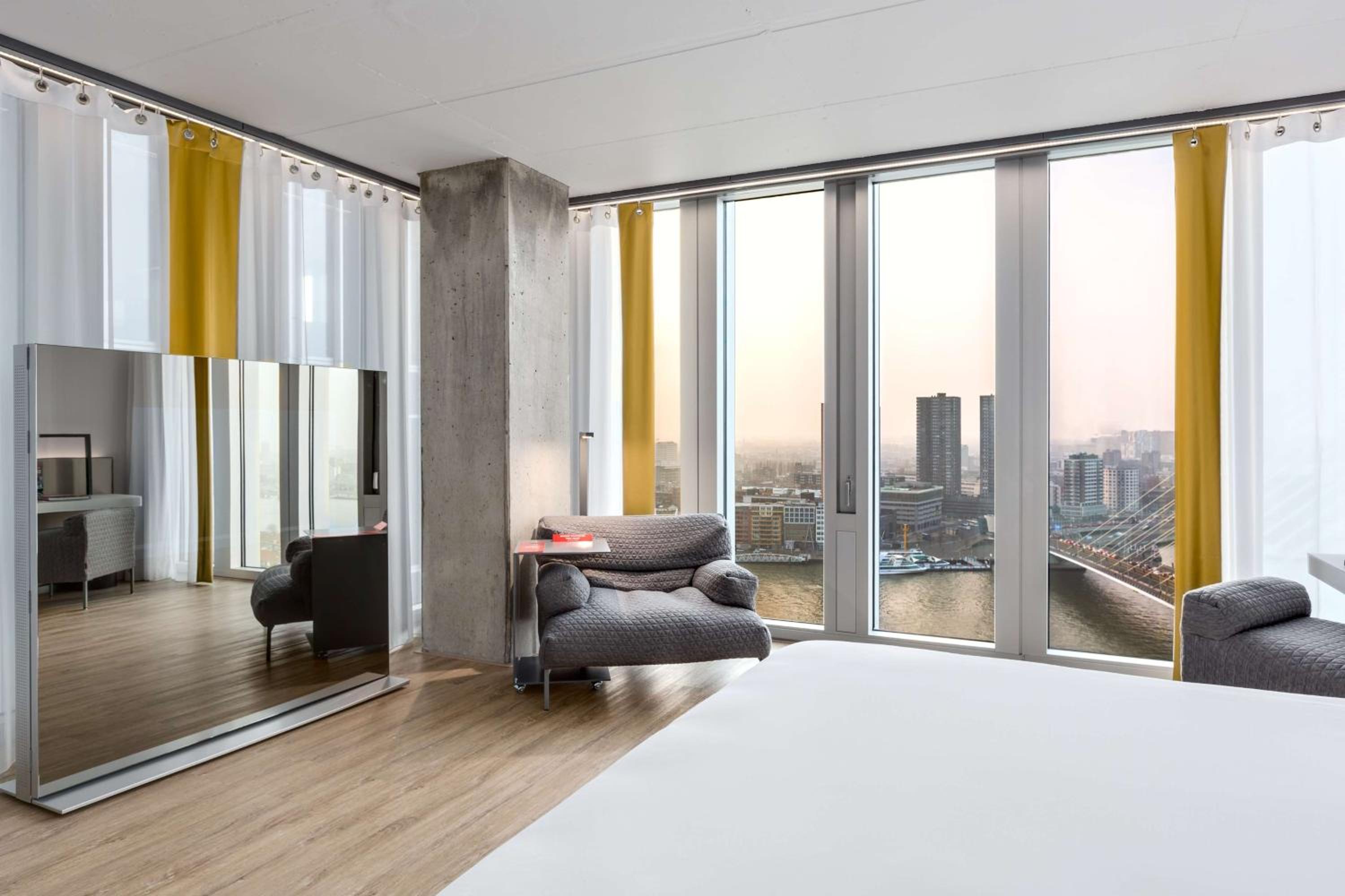Nhow Premium Room with Skyline View photo 2
