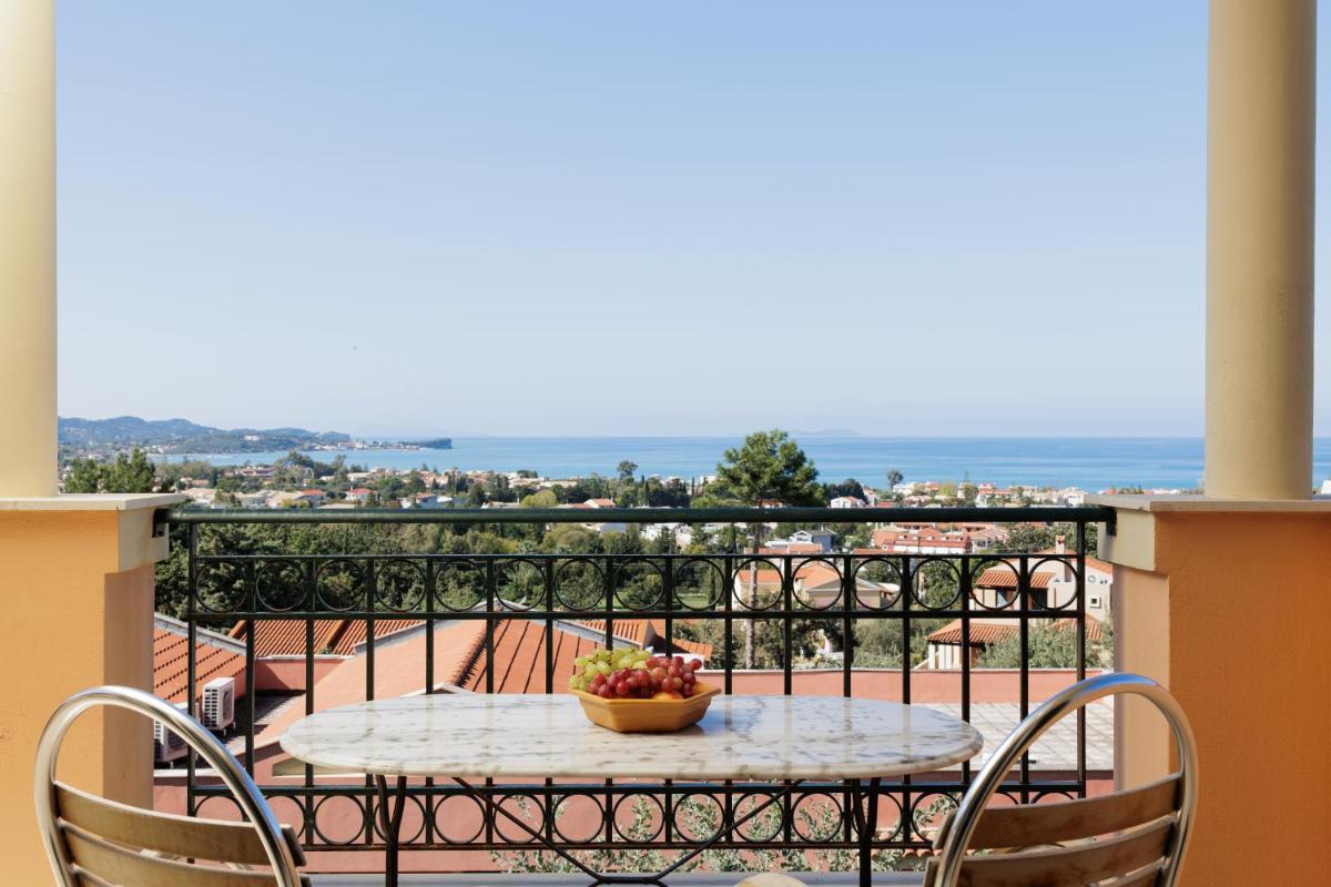 Apartment with Sea View - Photo 3