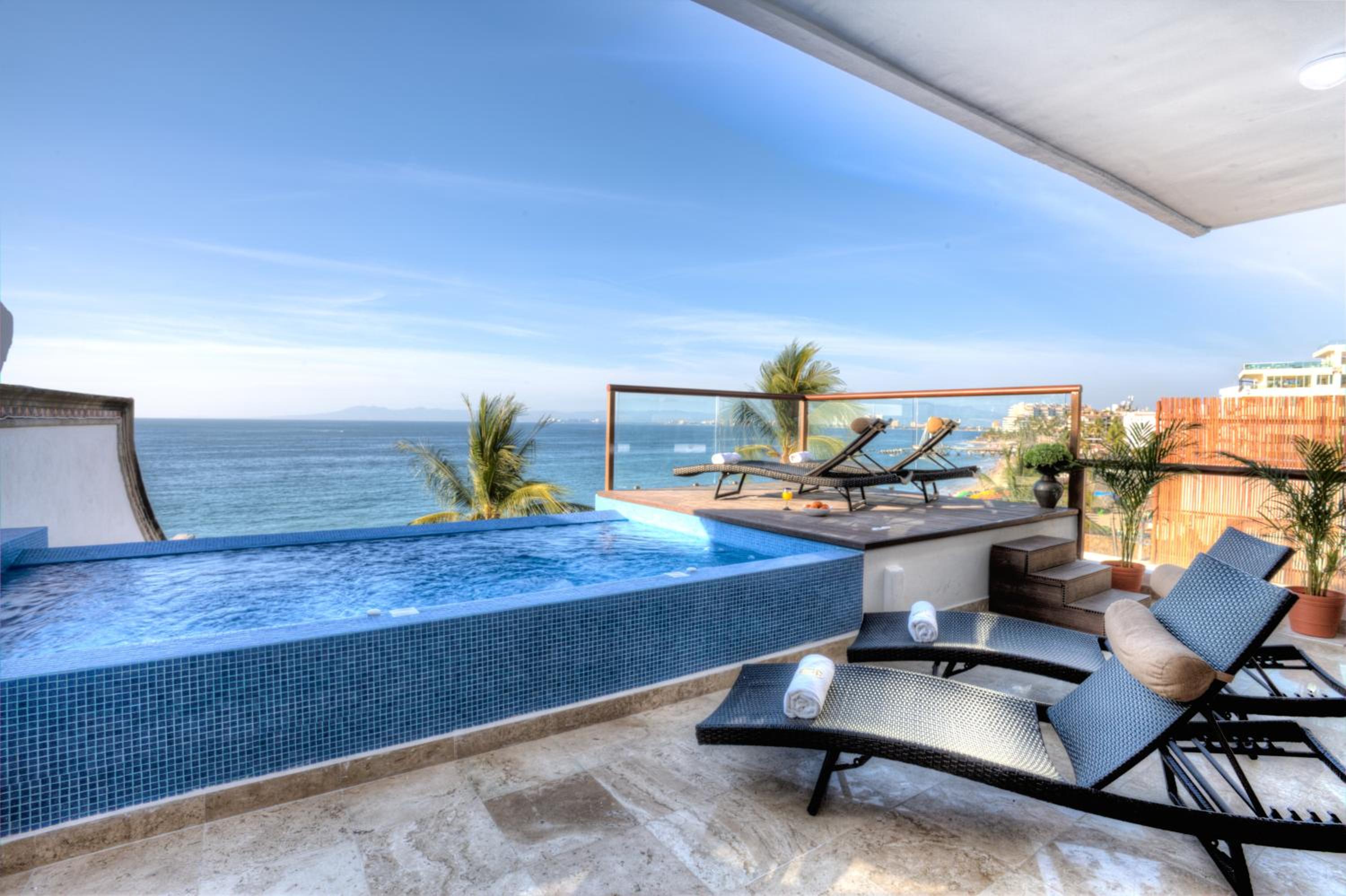 Three-Bedroom Suite with Private Pool - Photo 7