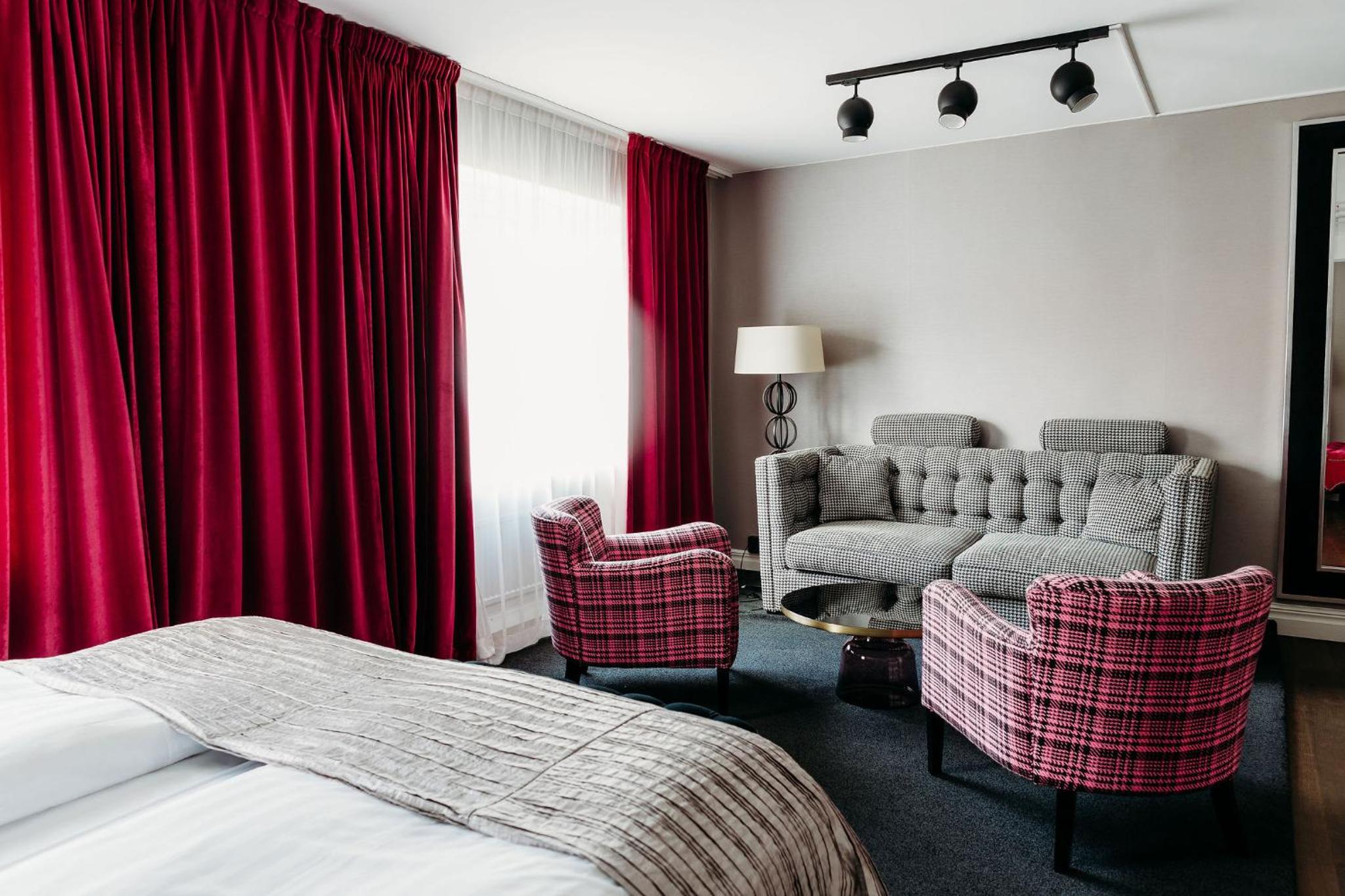 Deluxe King Room with Sofa Bed - Photo 6