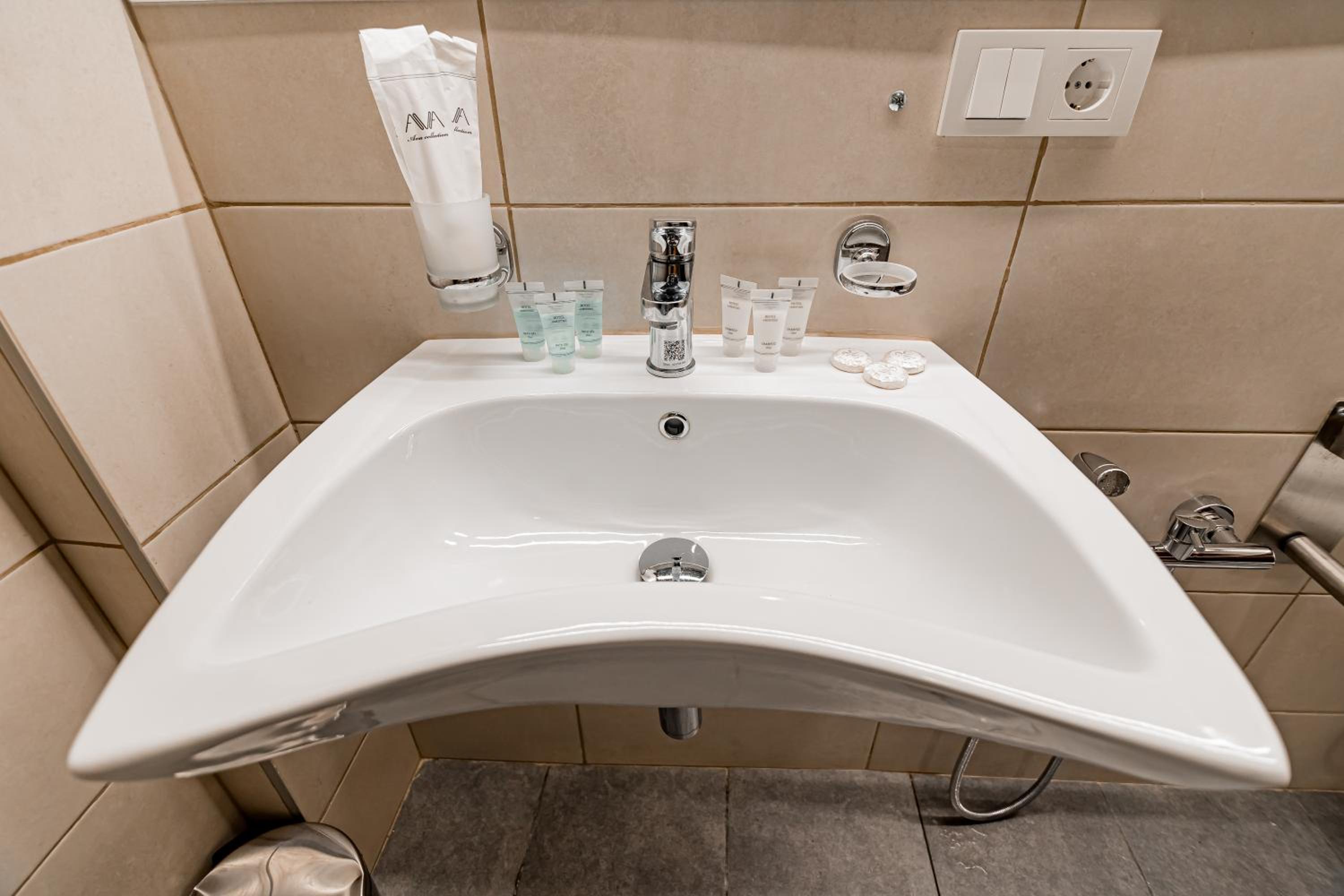 Double or Twin Room - Disability Access photo 2