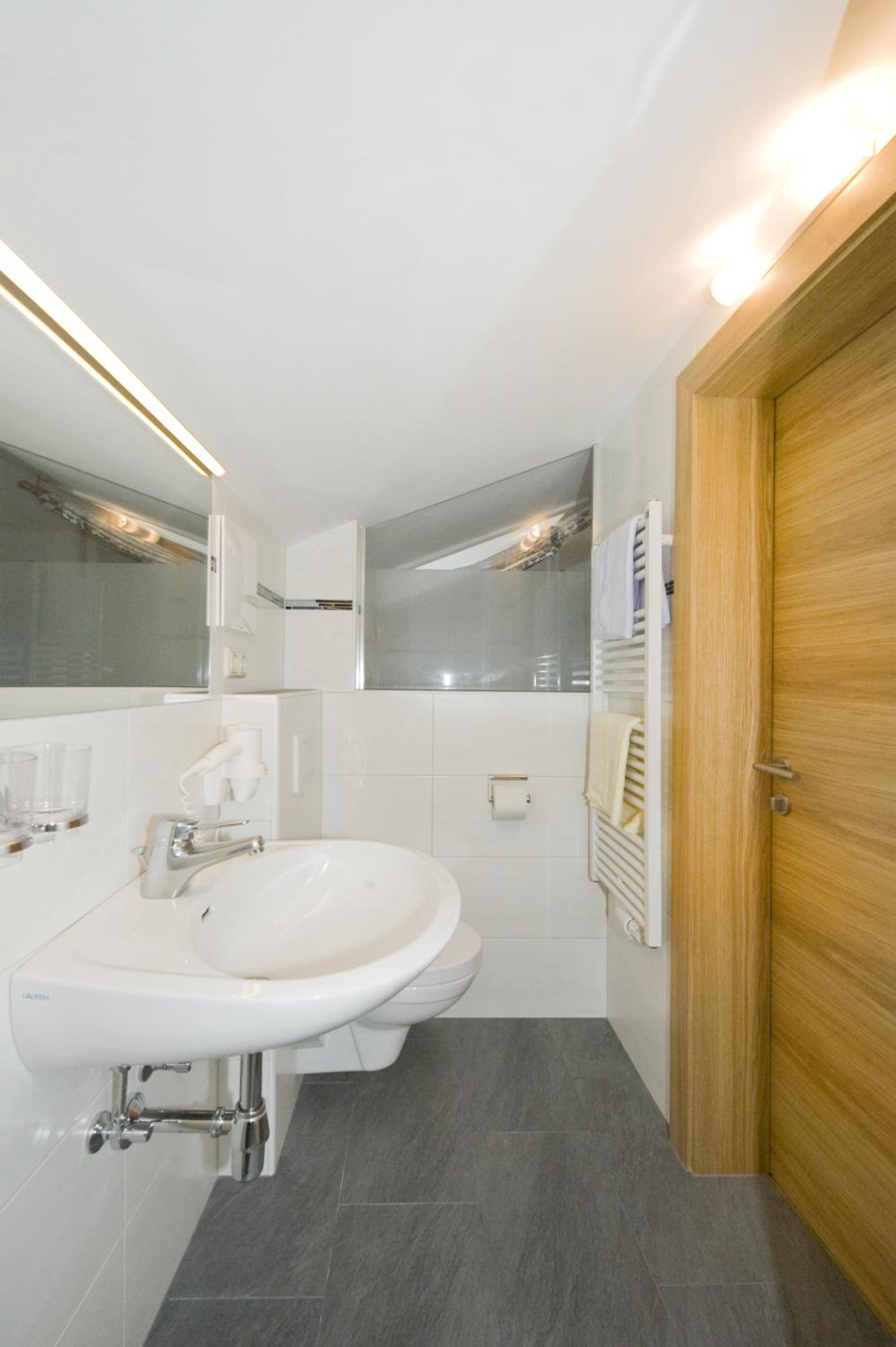 Economy Double Room photo 1