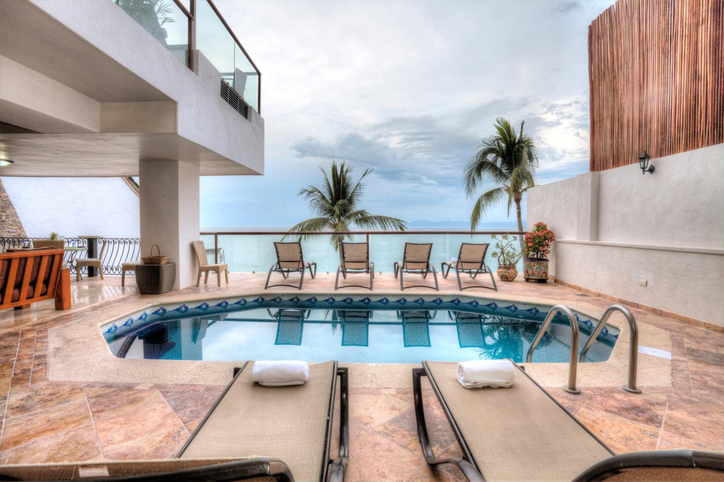 Three-Bedroom Suite with Private Pool - Photo 8