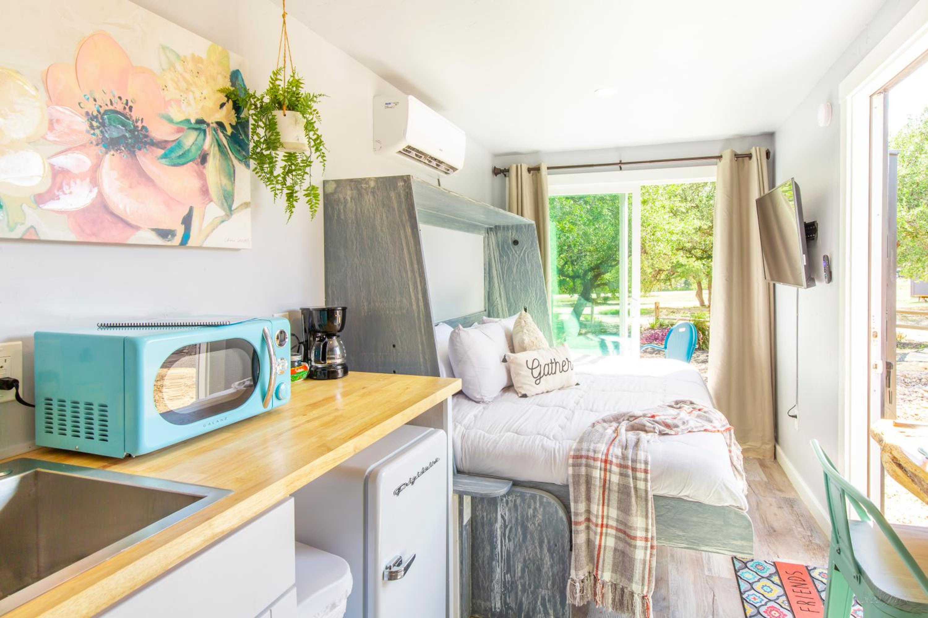 One-Bedroom House photo 1
