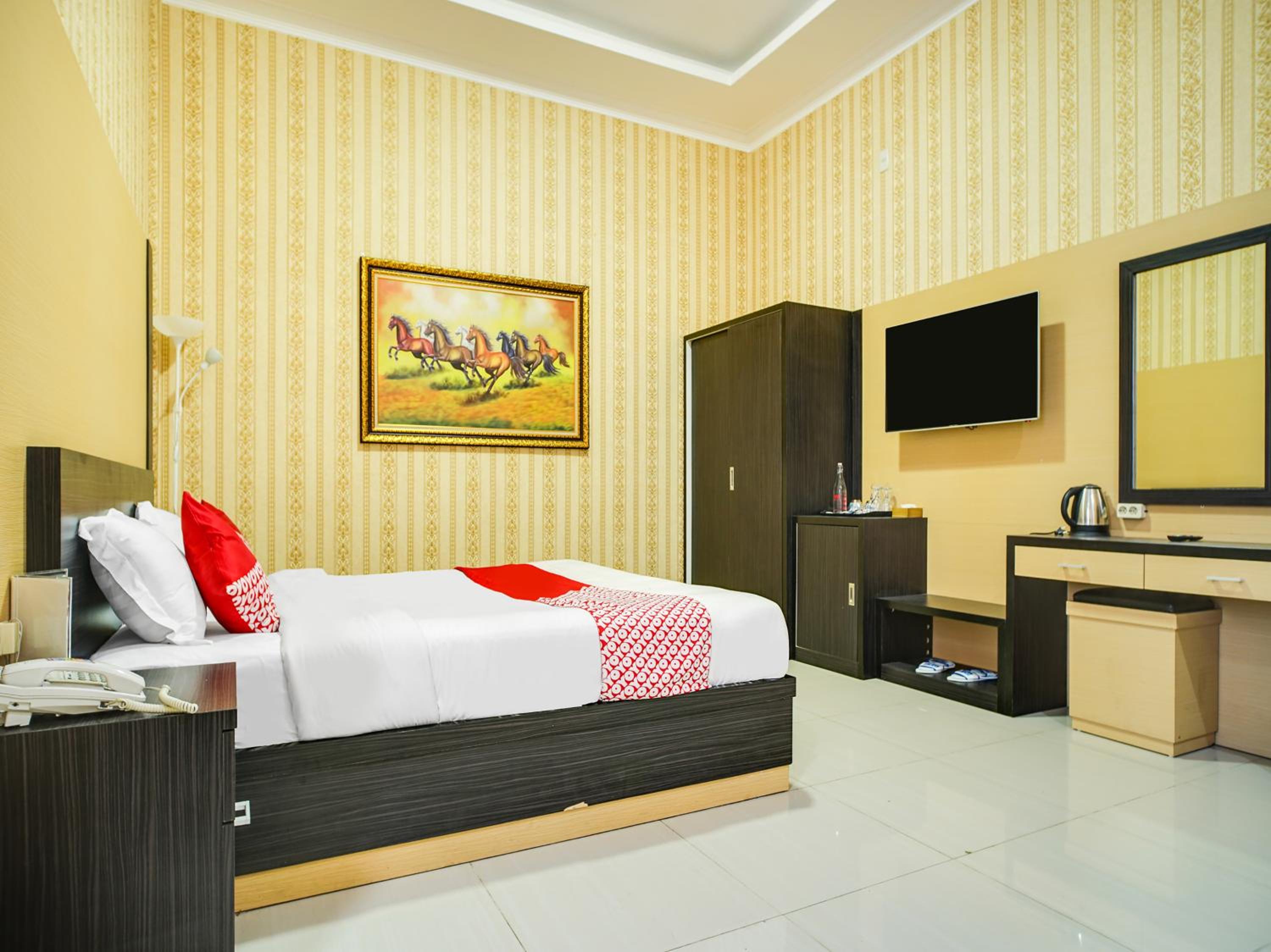 Deluxe Suite photo 2