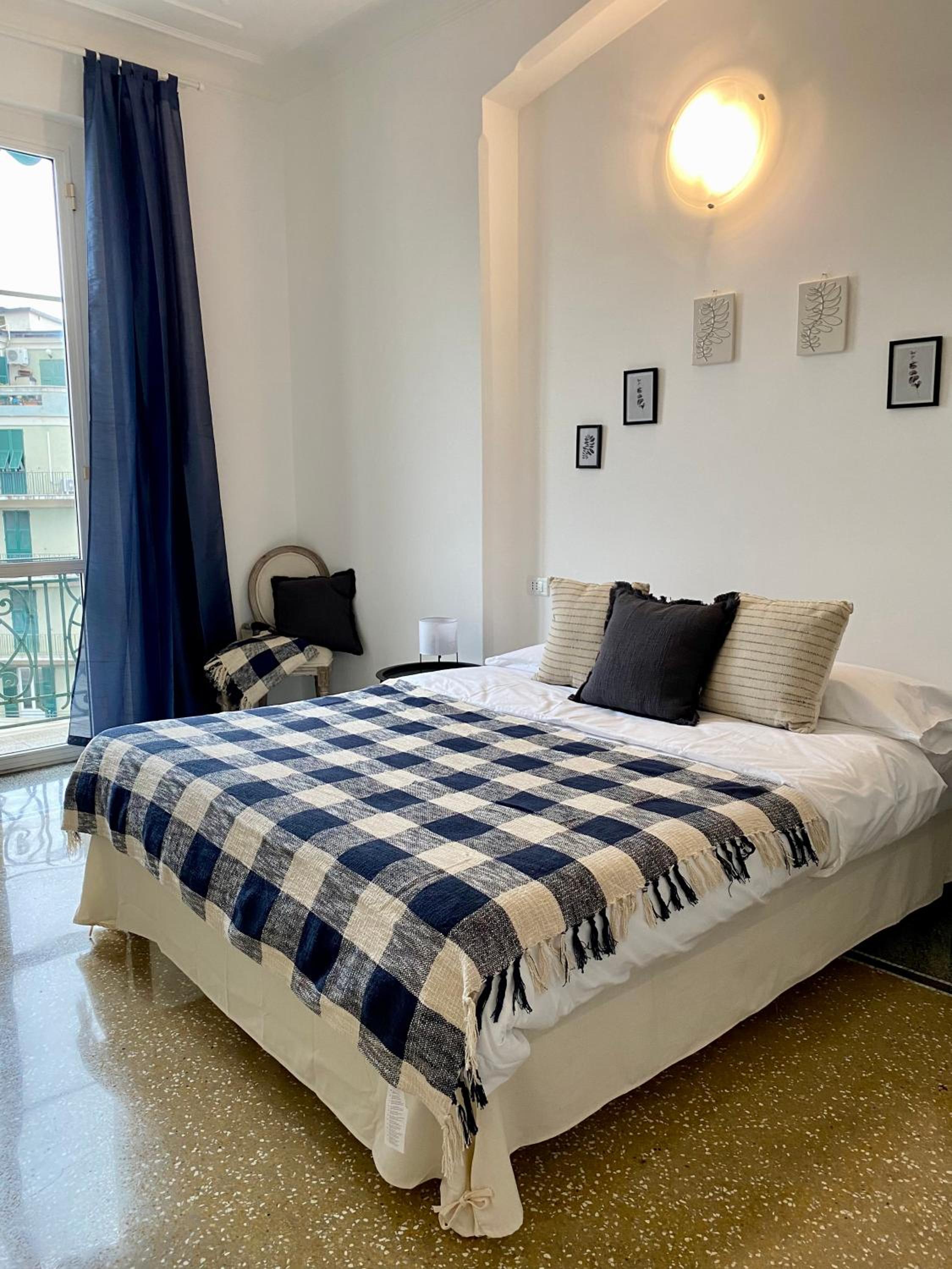 Double or Twin Room with Shared Bathroom photo 1