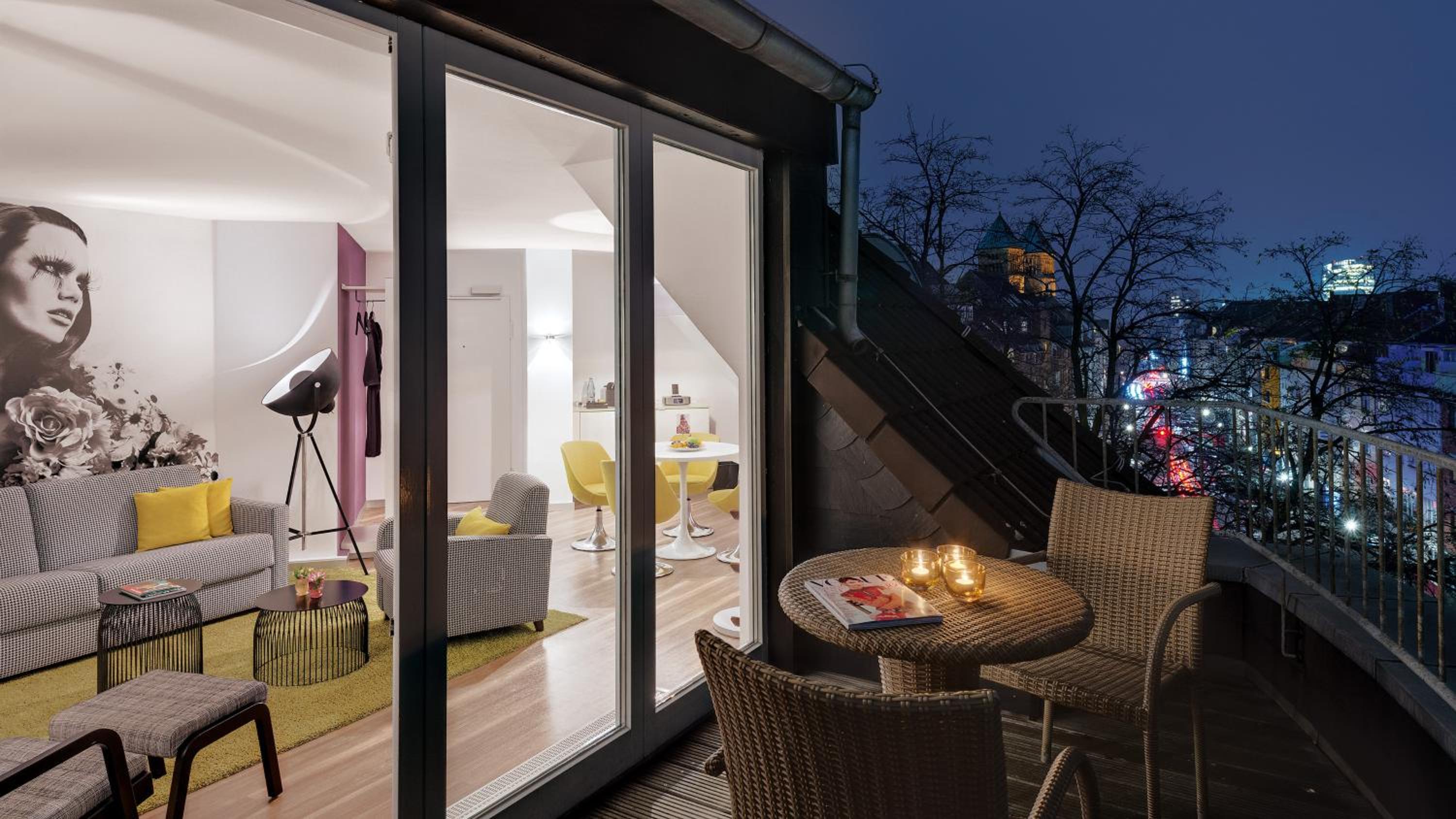 One-Bedroom King Suite with City View - Photo 2