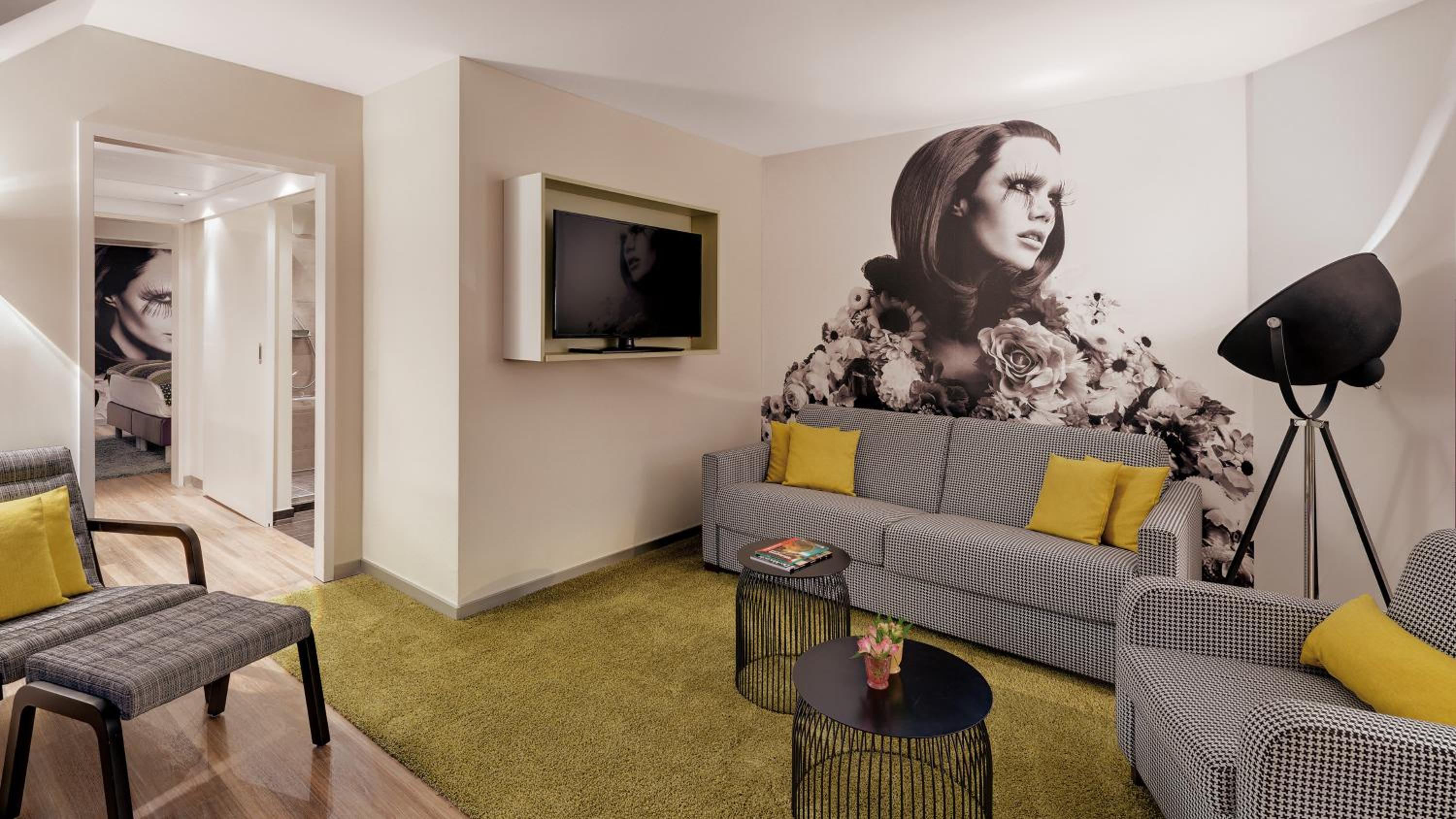 One-Bedroom King Suite with City View - Photo 1