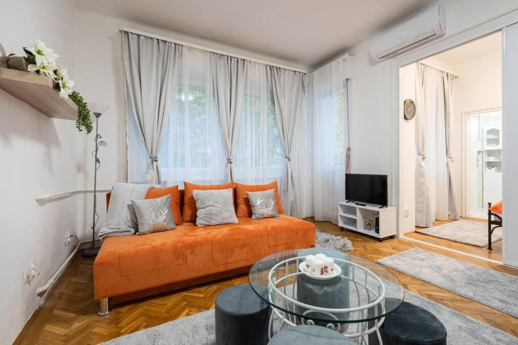 One-Bedroom Apartment - Photo 1