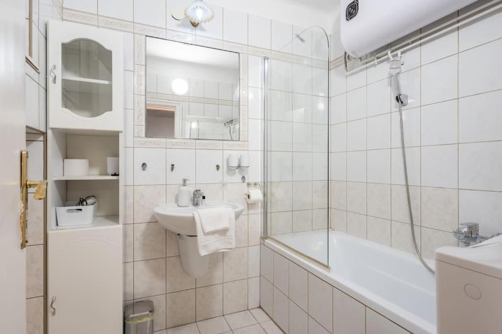 One-Bedroom Apartment - Photo 18