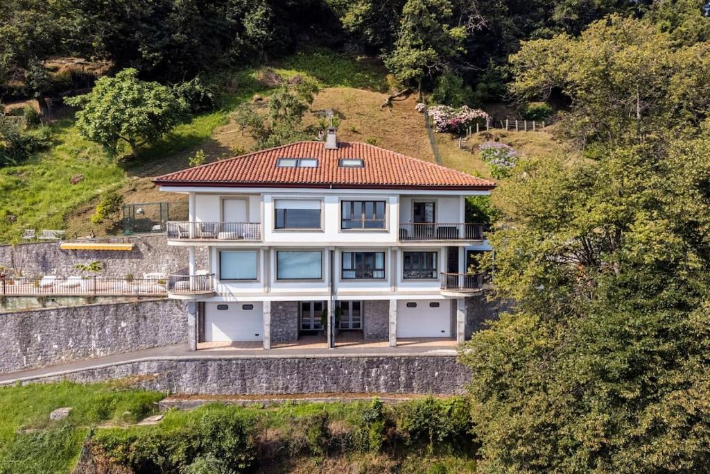 Villa photo 2