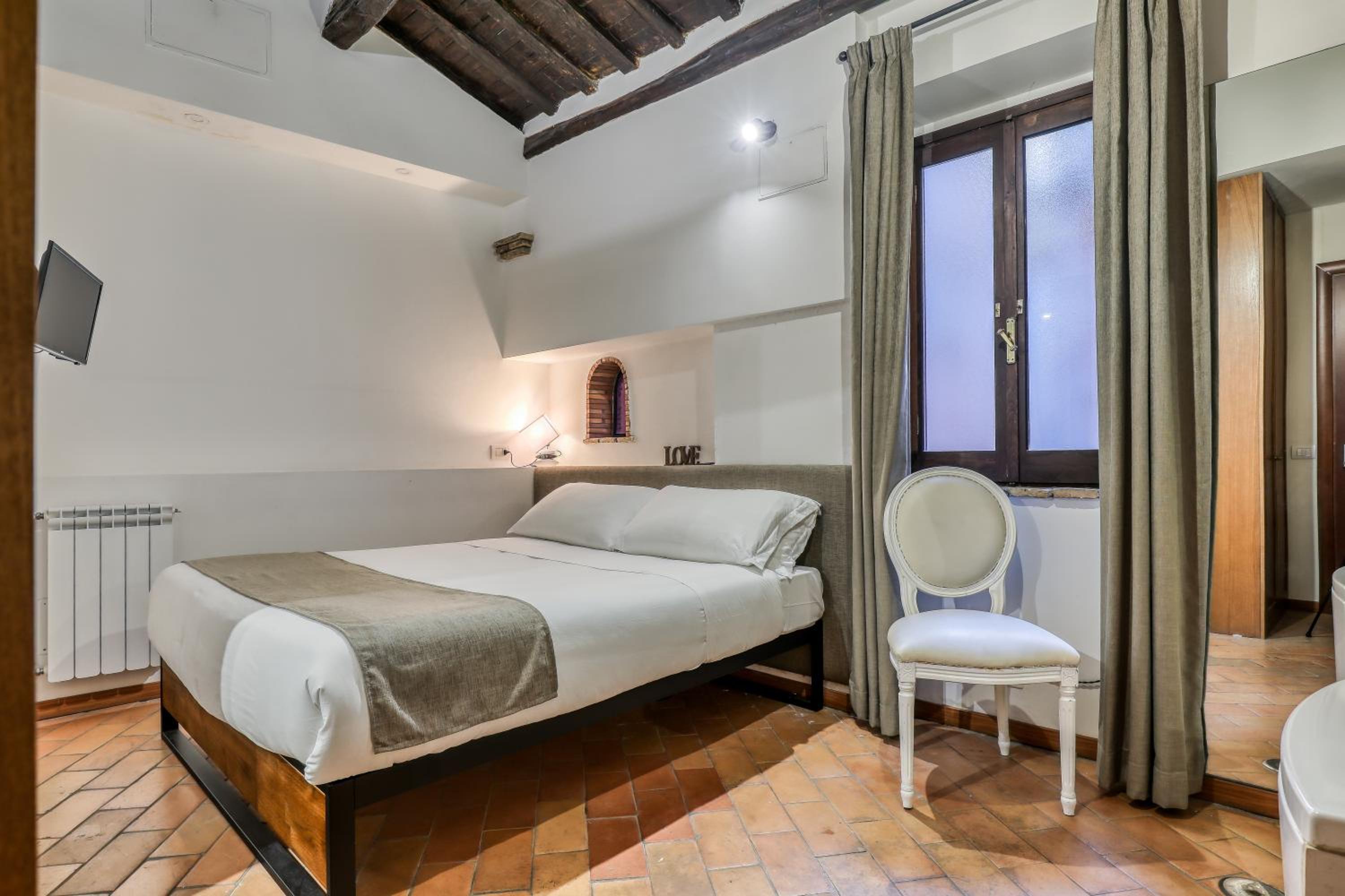 Deluxe Double Room with Bath photo 2