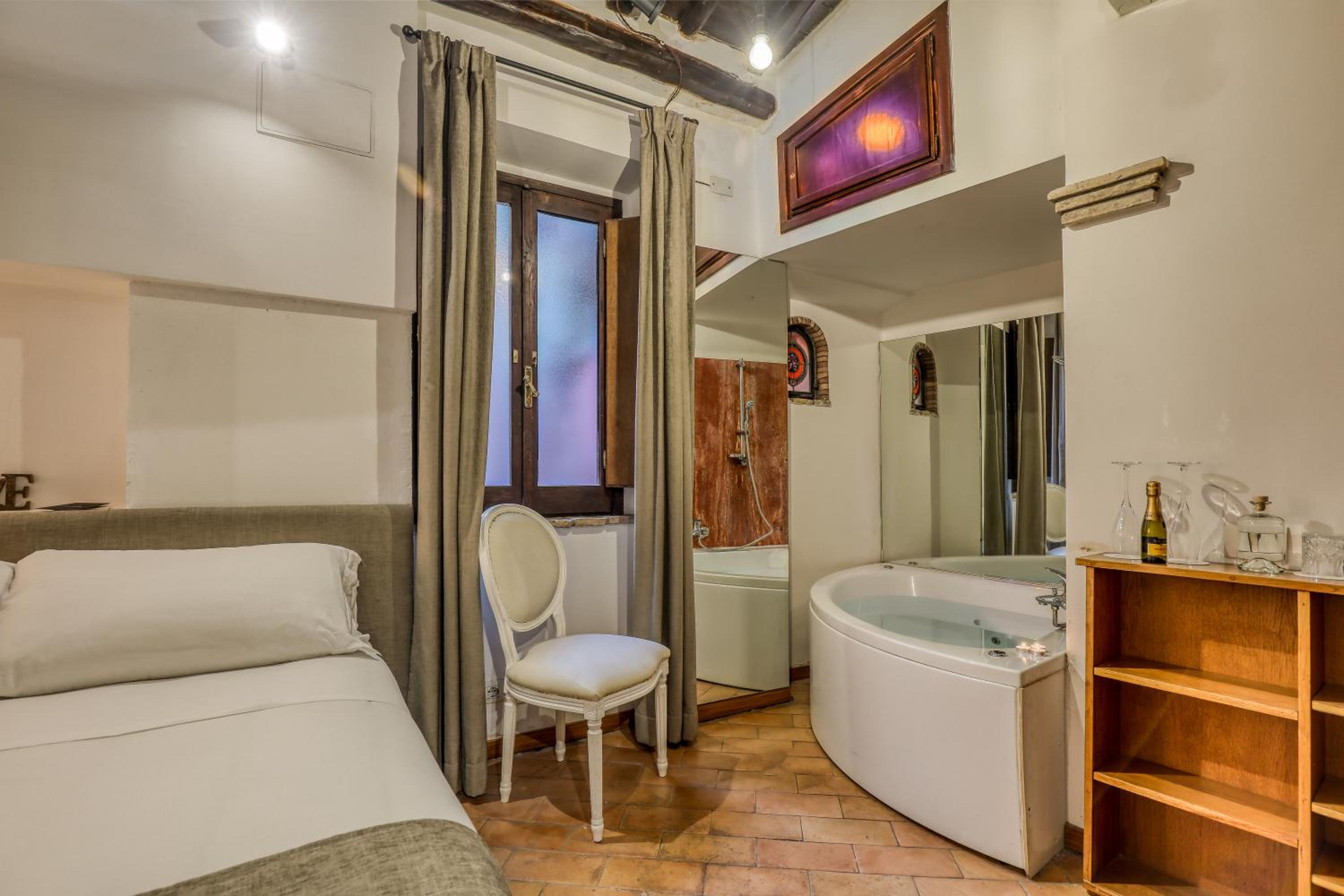 Deluxe Double Room with Bath photo 3