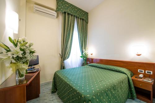 Standard Double or Twin Room photo 3