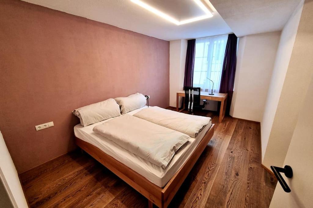 One-Bedroom Apartment photo 3