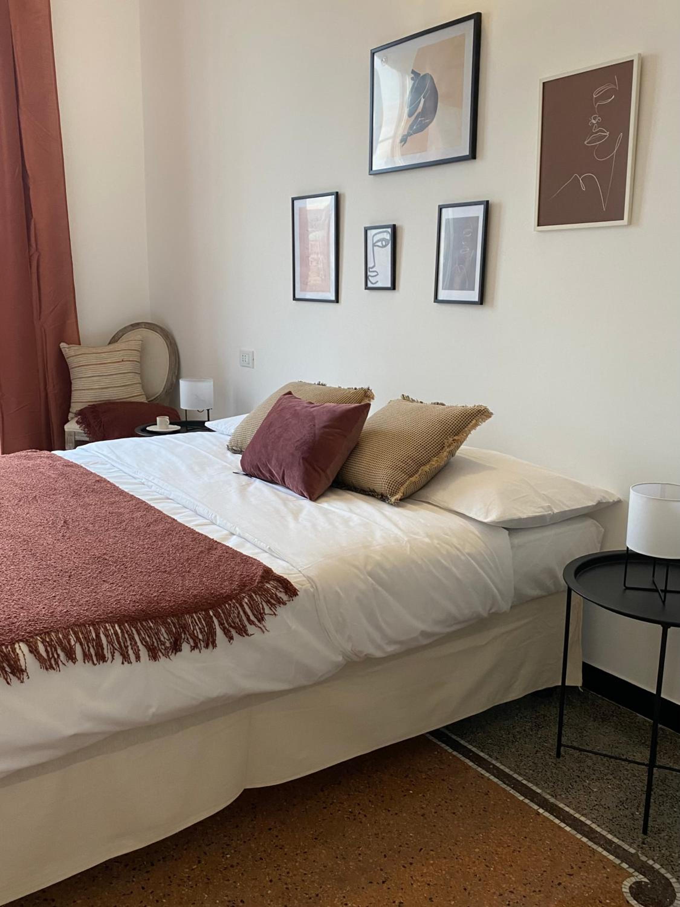 Double or Twin Room with Shared Bathroom photo 1