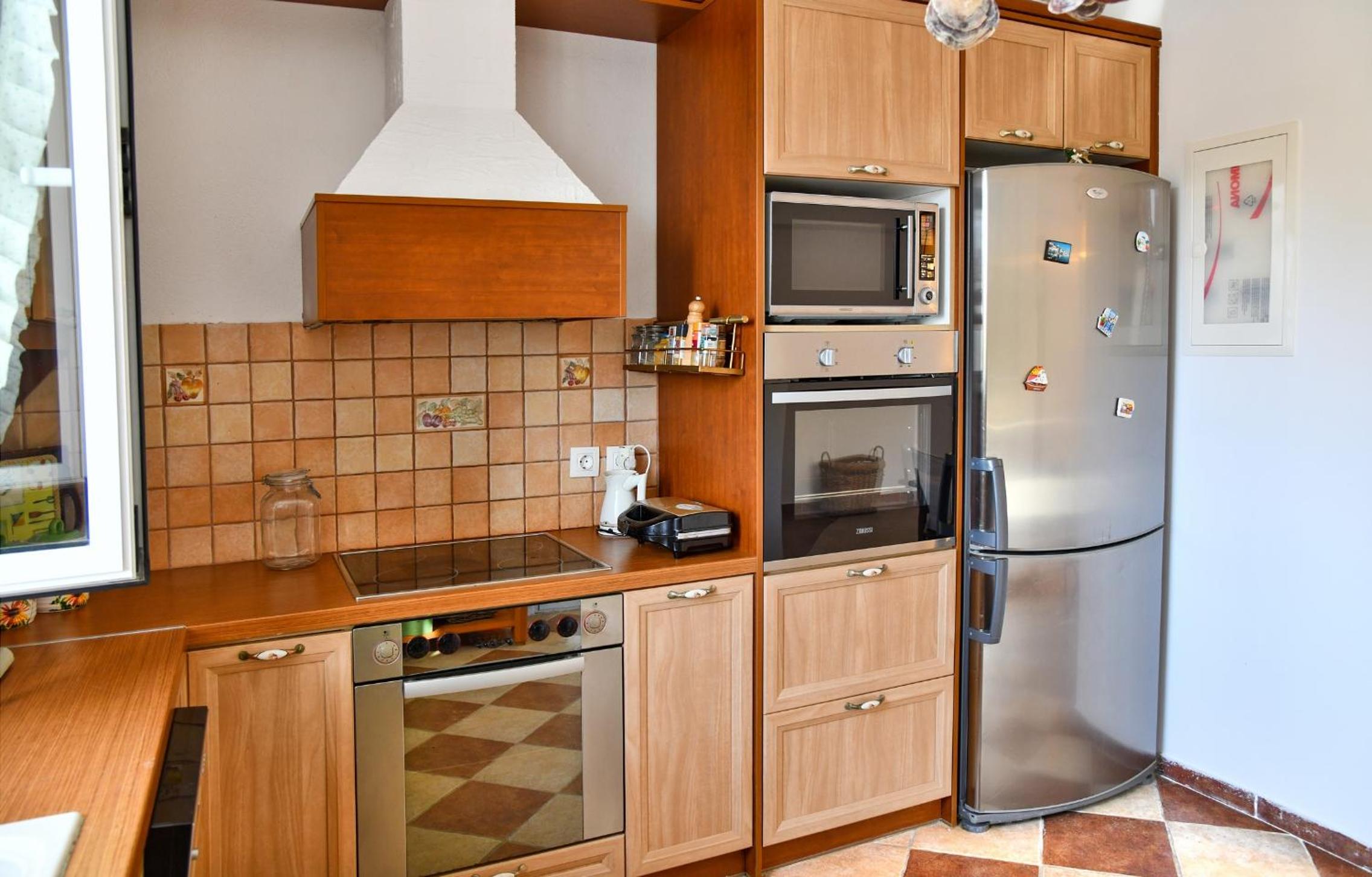 Three-Bedroom House photo 3
