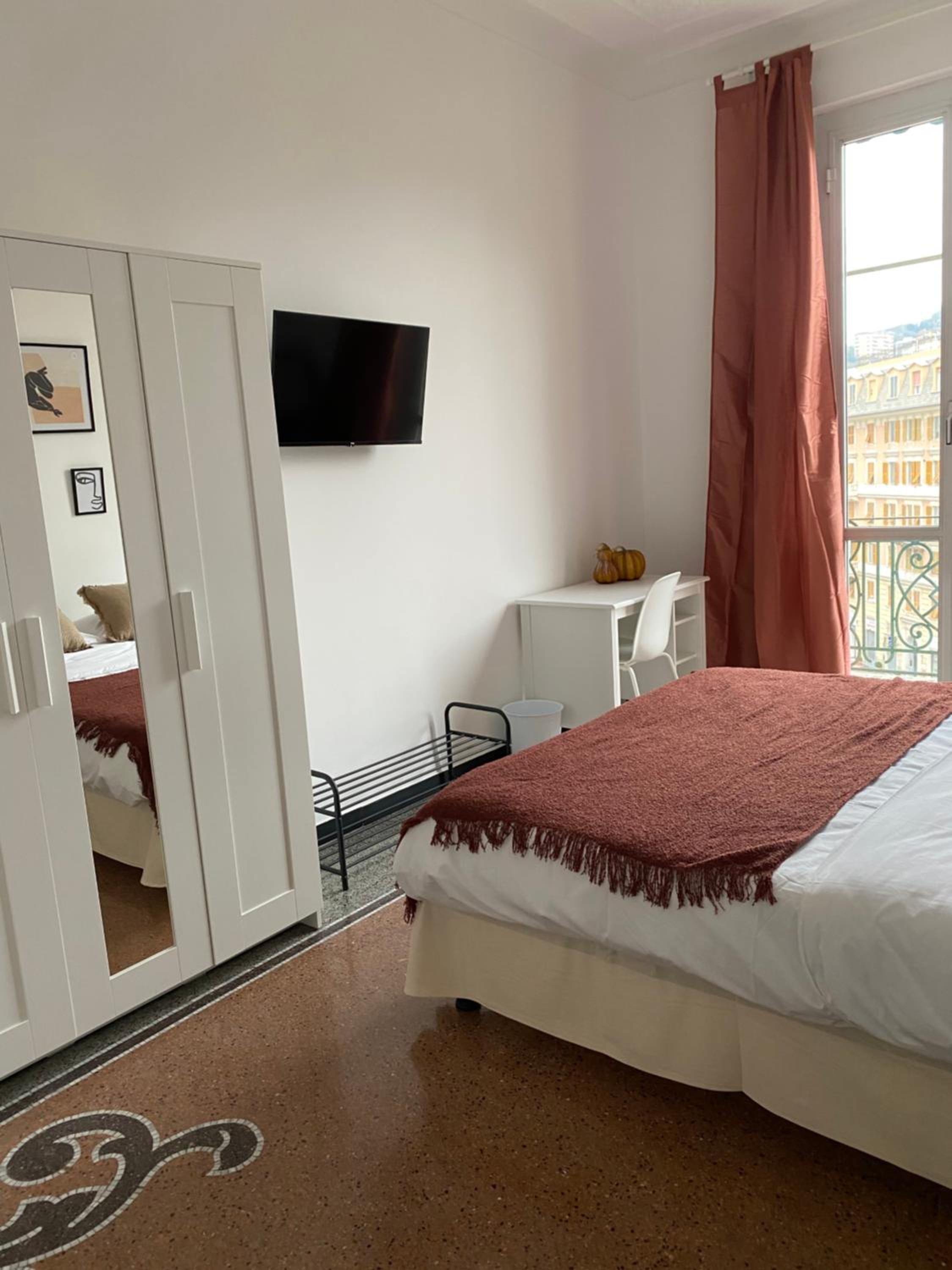 Double or Twin Room with Shared Bathroom photo 2