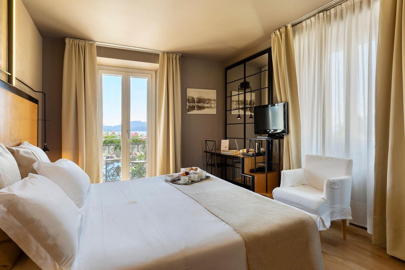 Double Room with Lake View - Photo 7