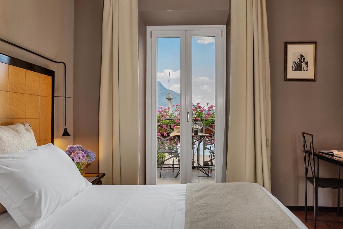 Double Room with Lake View - Photo 16