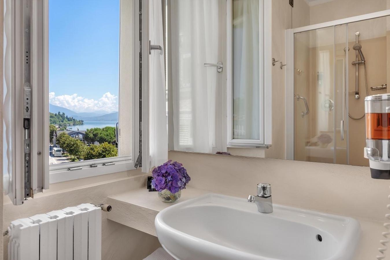 Double Room with Lake View - Photo 2