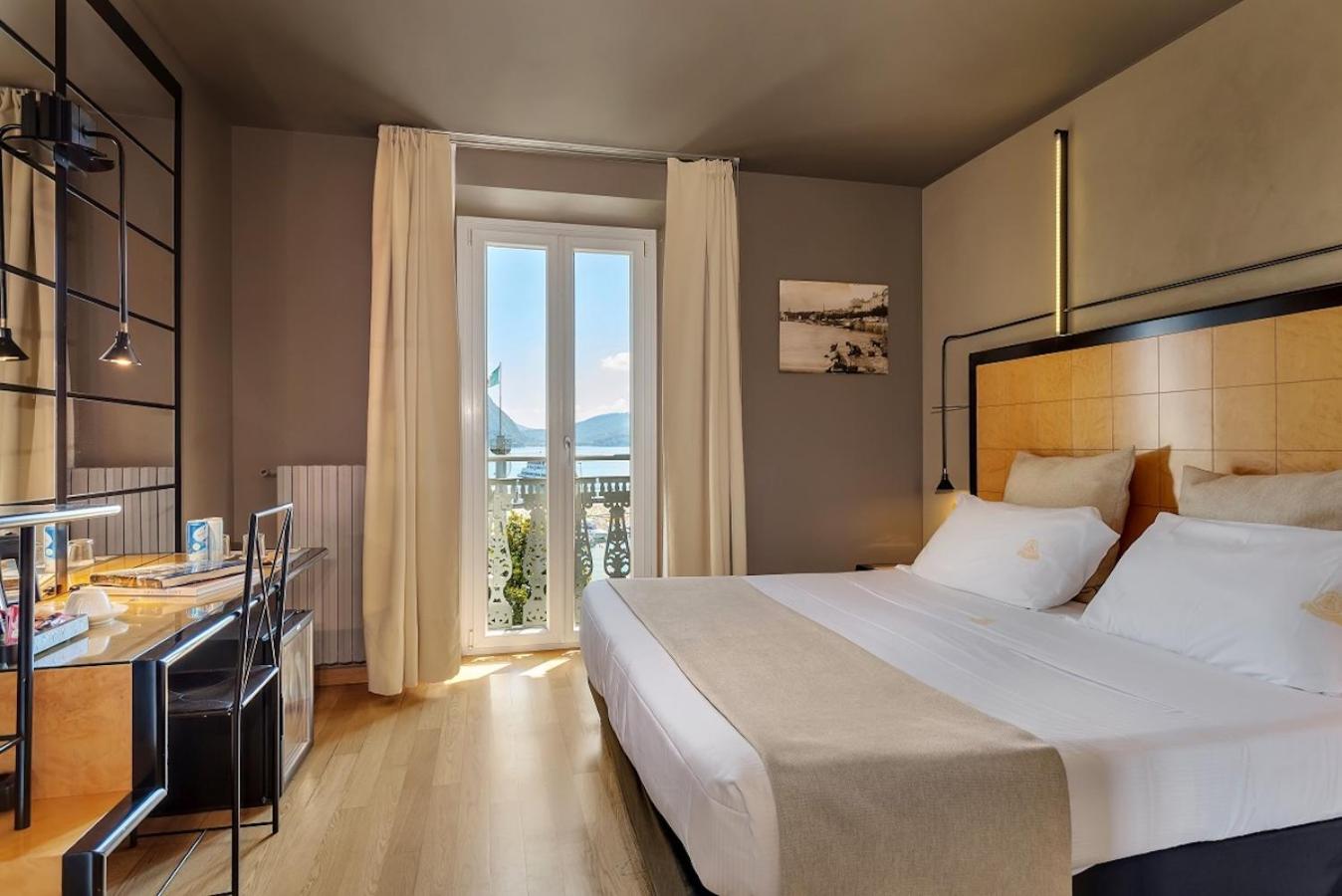 Double Room with Lake View - Photo 5