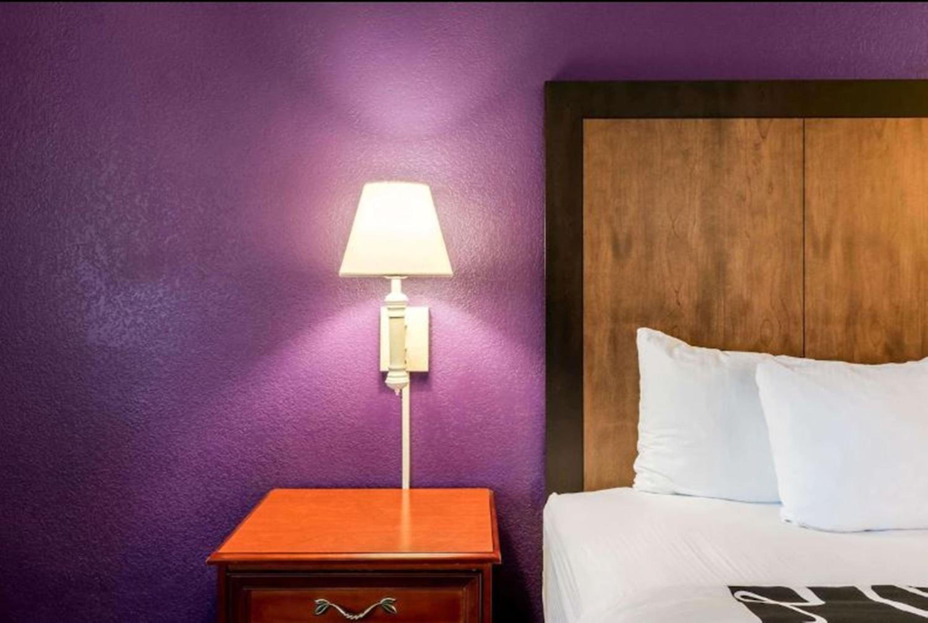 Deluxe King Room - Photo 3