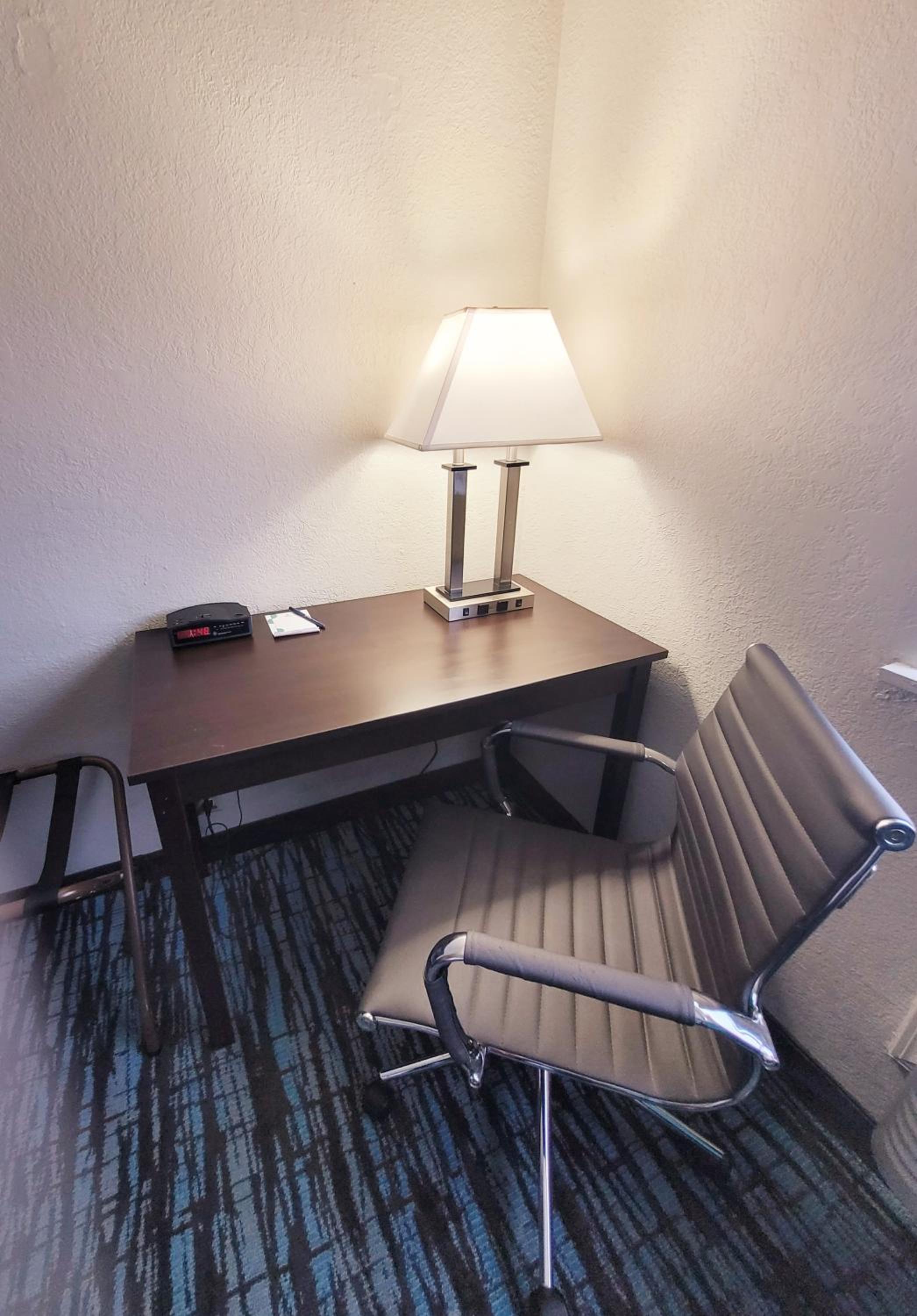 Standard Queen Room with Two Queen Beds - Non Smoking  photo 3